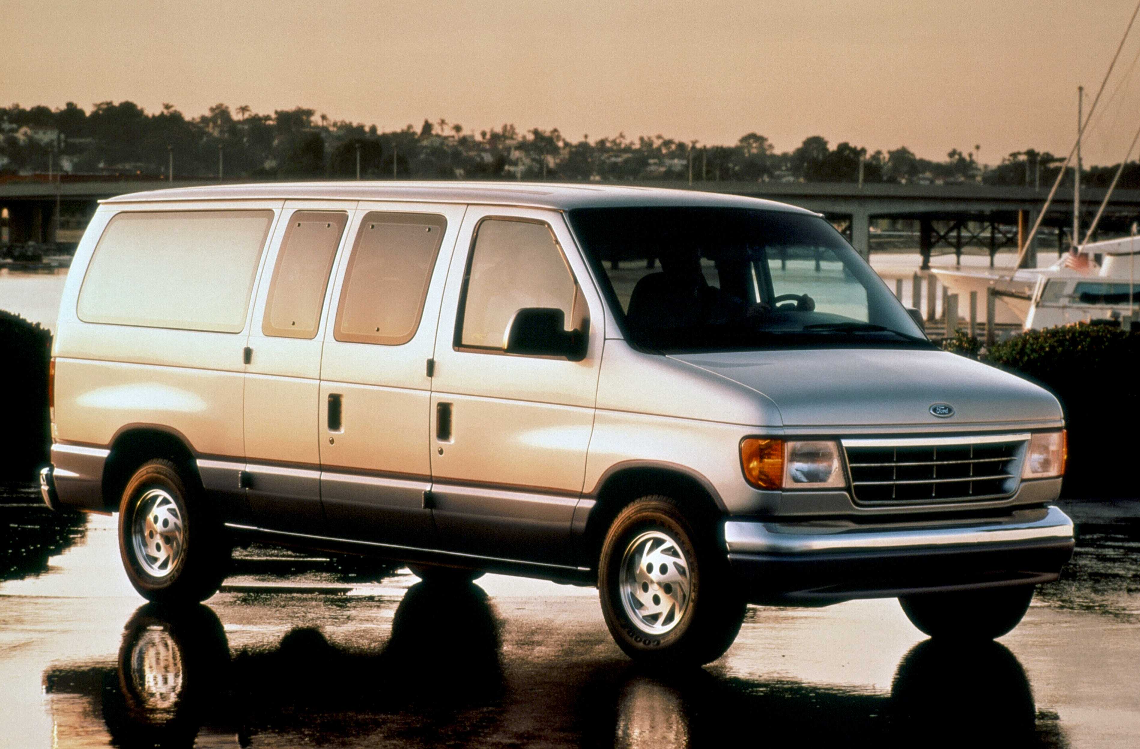 Ford Club Wagon E-250 5.0 V8 EFI Automatic, 198hp, 1996