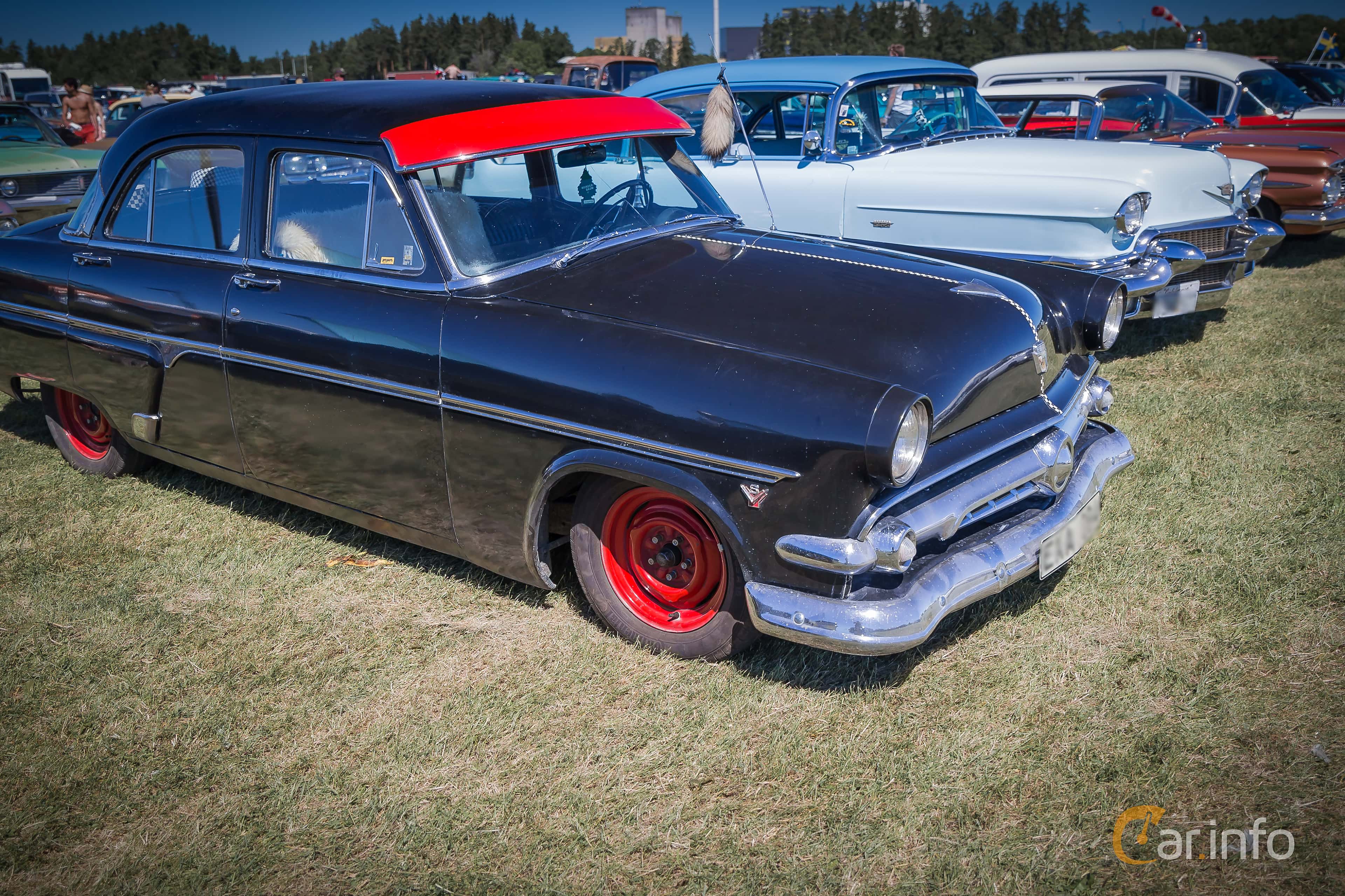 Ford Crestline Fordor 3.9 V8 Manual, 132hp, 1954