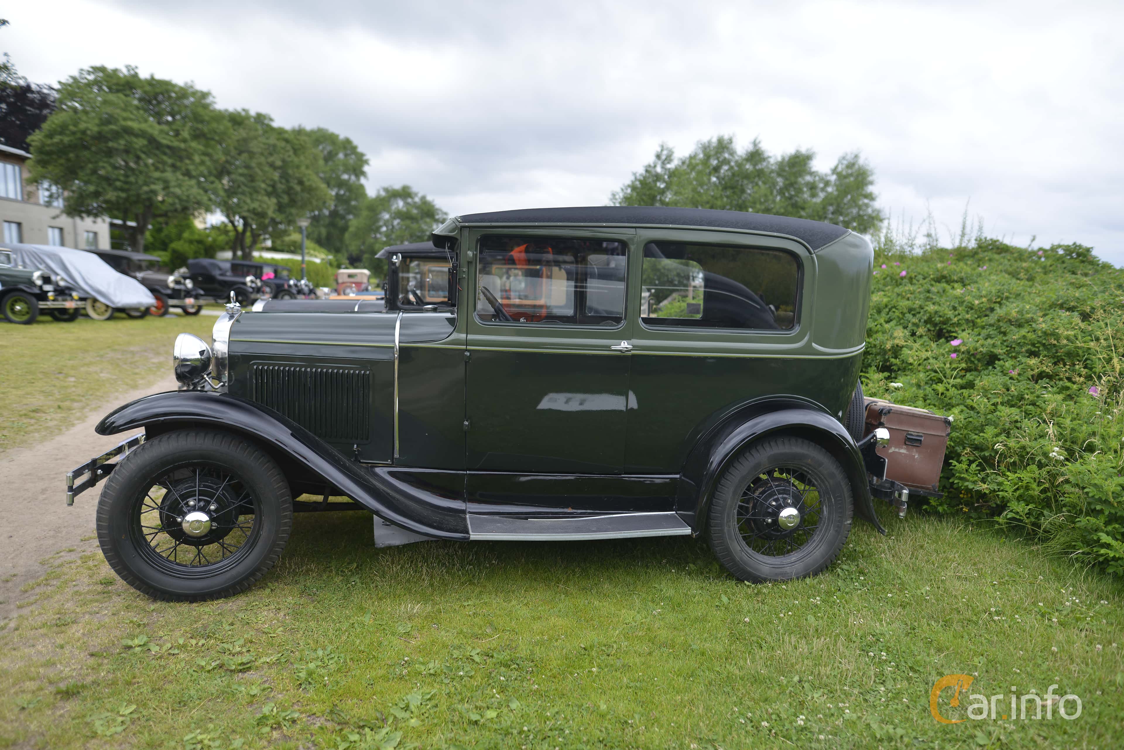 Ford Model A Fordor 2-window Sedan 3.3 Manual, 41hp, 1930