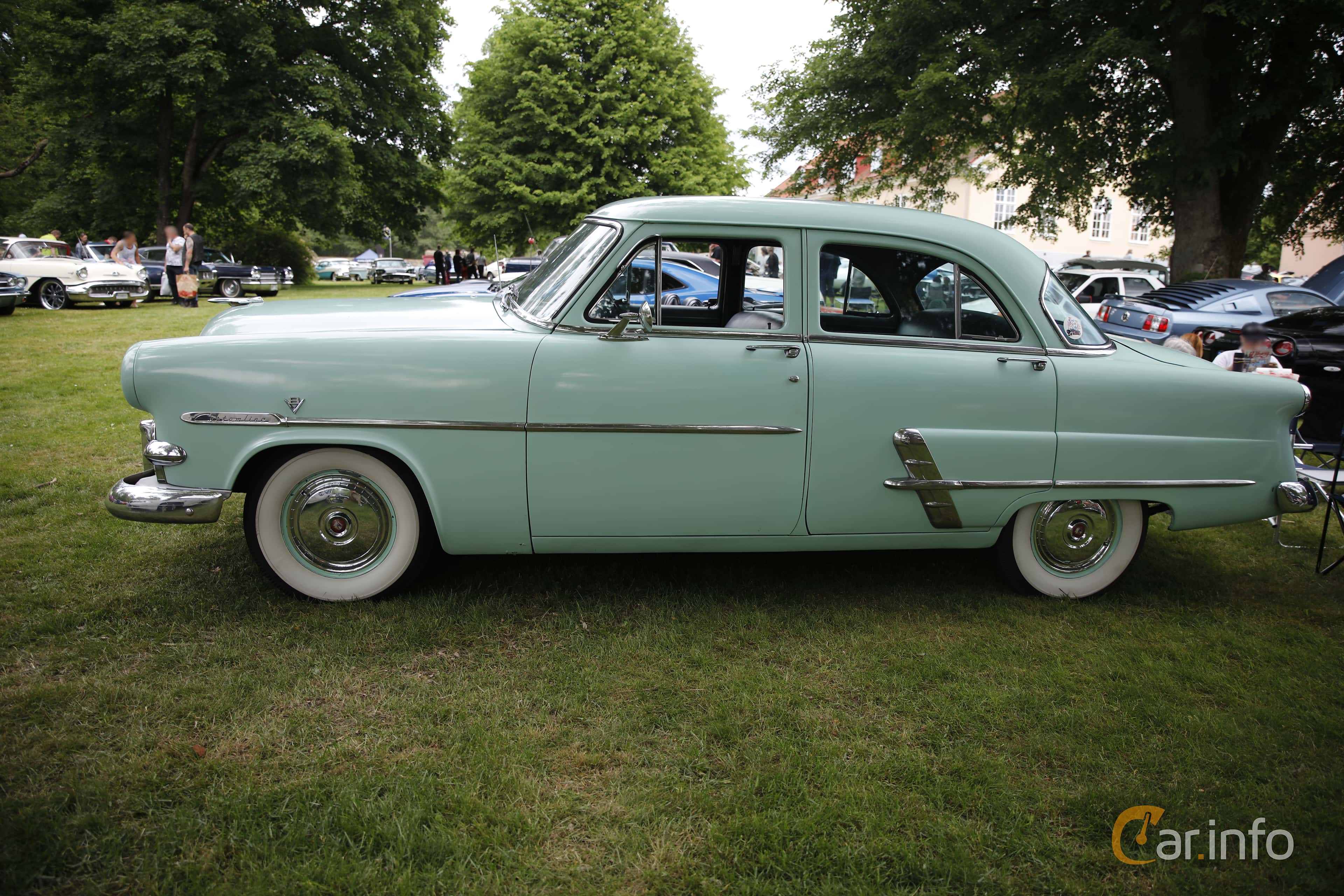 Ford Customline Fordor Sedan 3.9 V8 Manual, 112hp, 1953
