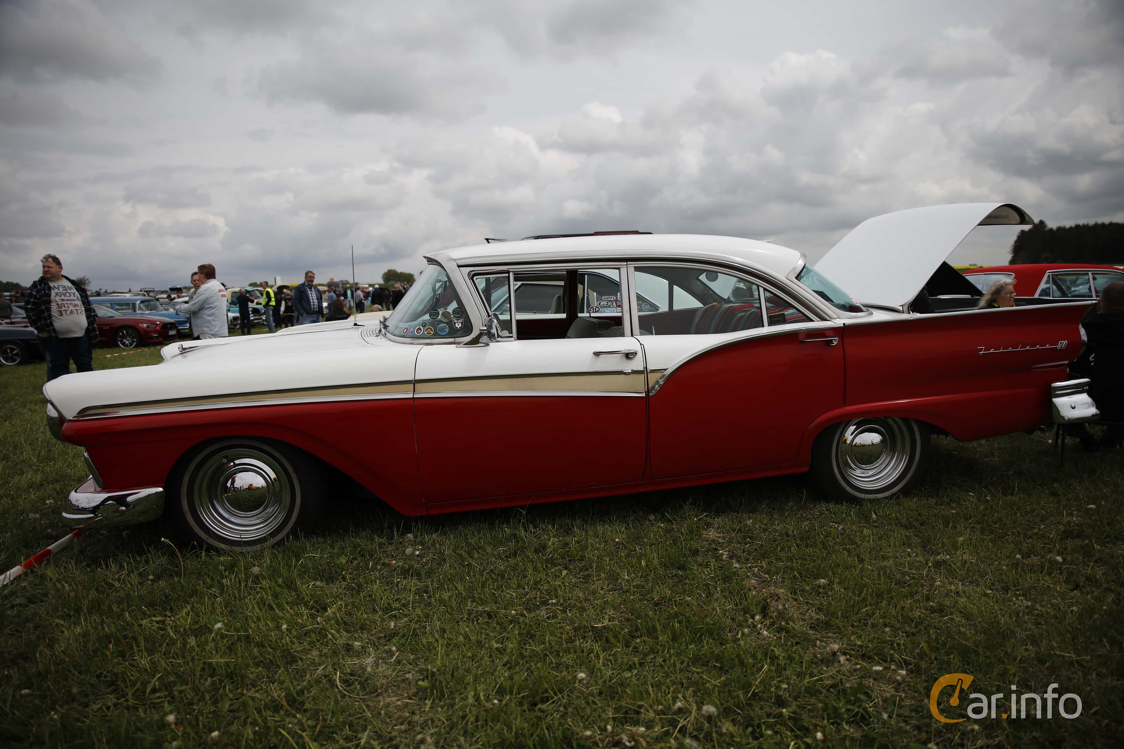 Ford Fairlane Town Sedan 3.7