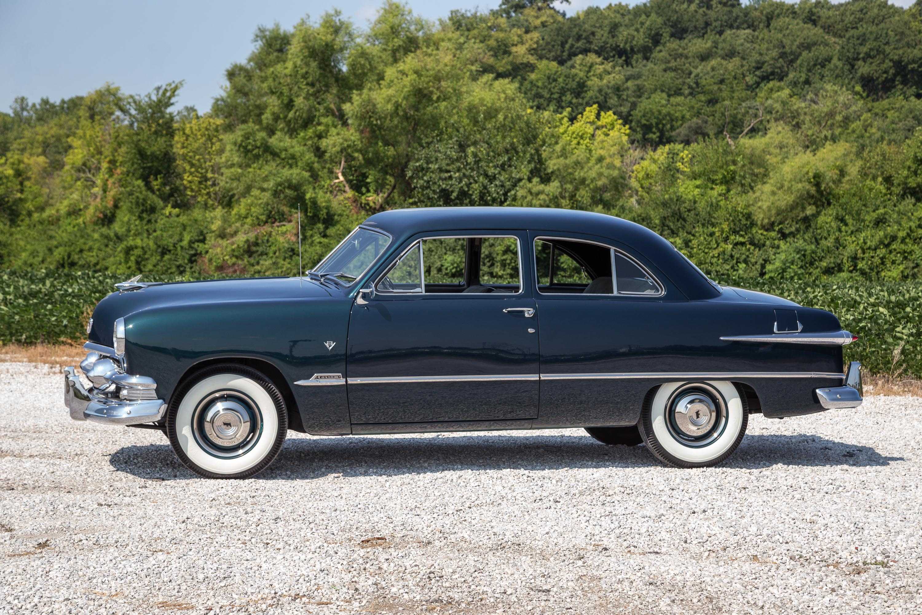 Ford Custom Deluxe Tudor Sedan 3.7 97hp, 1951