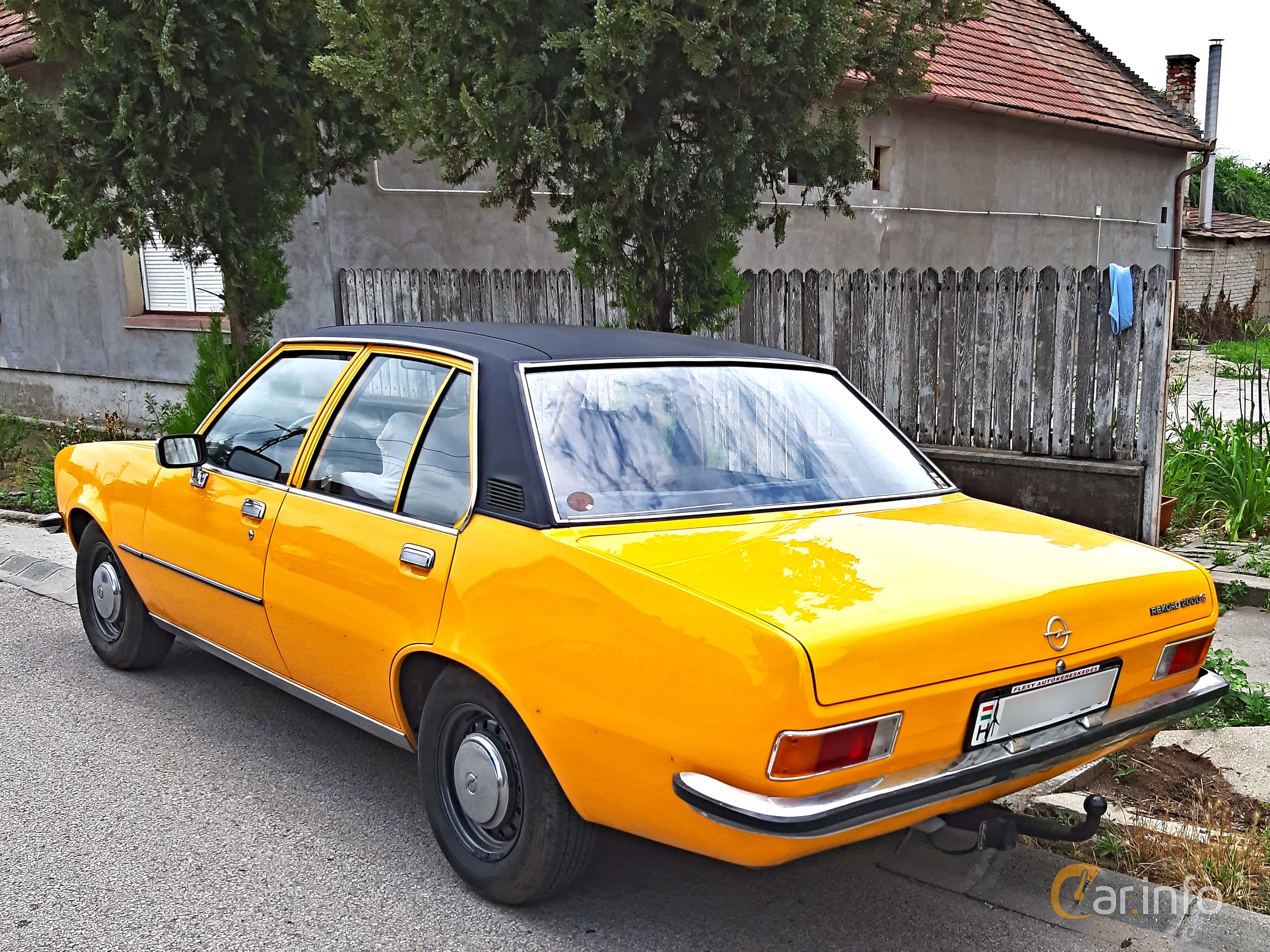 Opel Rekord 4-door 2.0 S 101hp, 1975