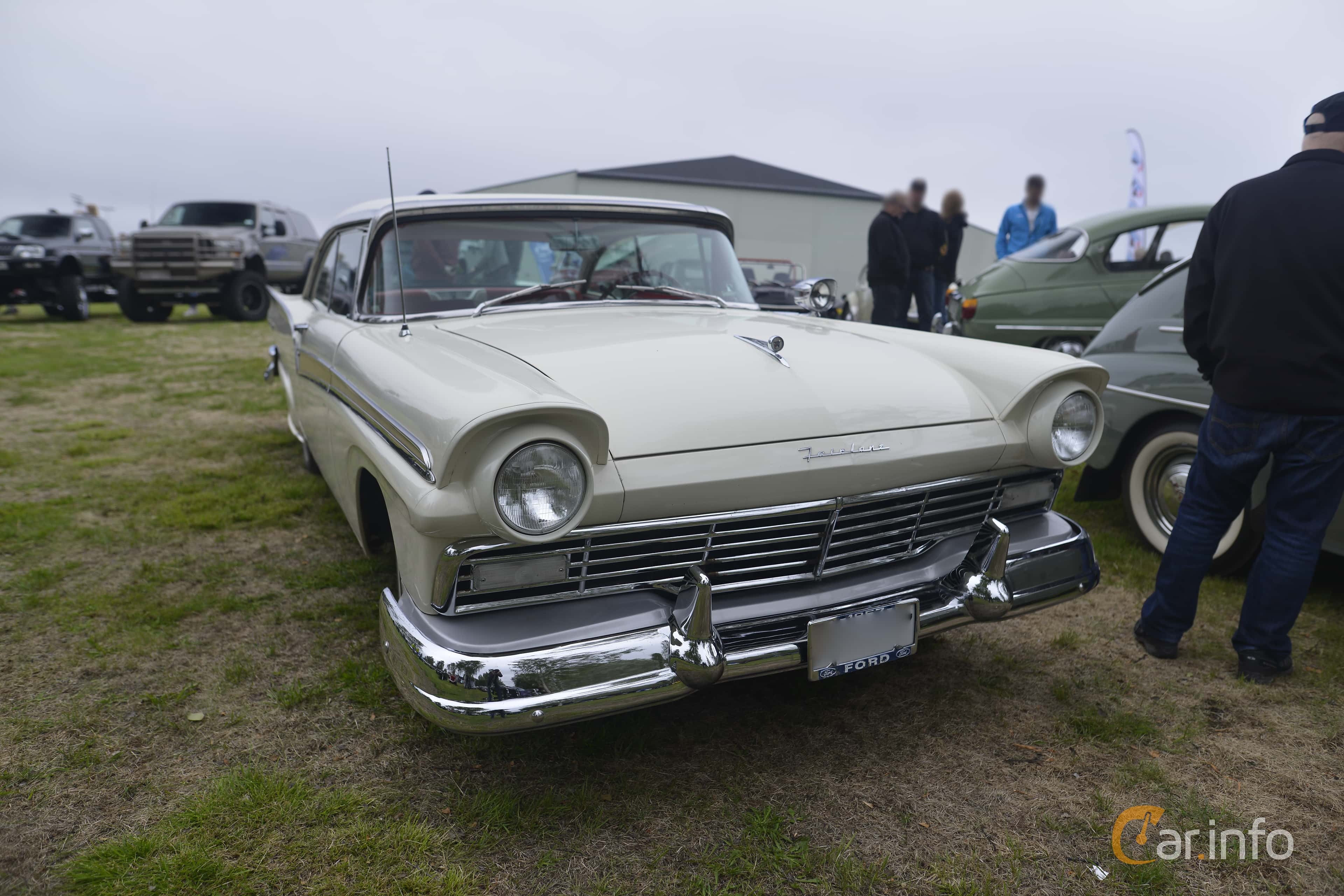 Ford Fairlane 500 Club Victoria 5.1 V8 Manual, 249hp, 1957