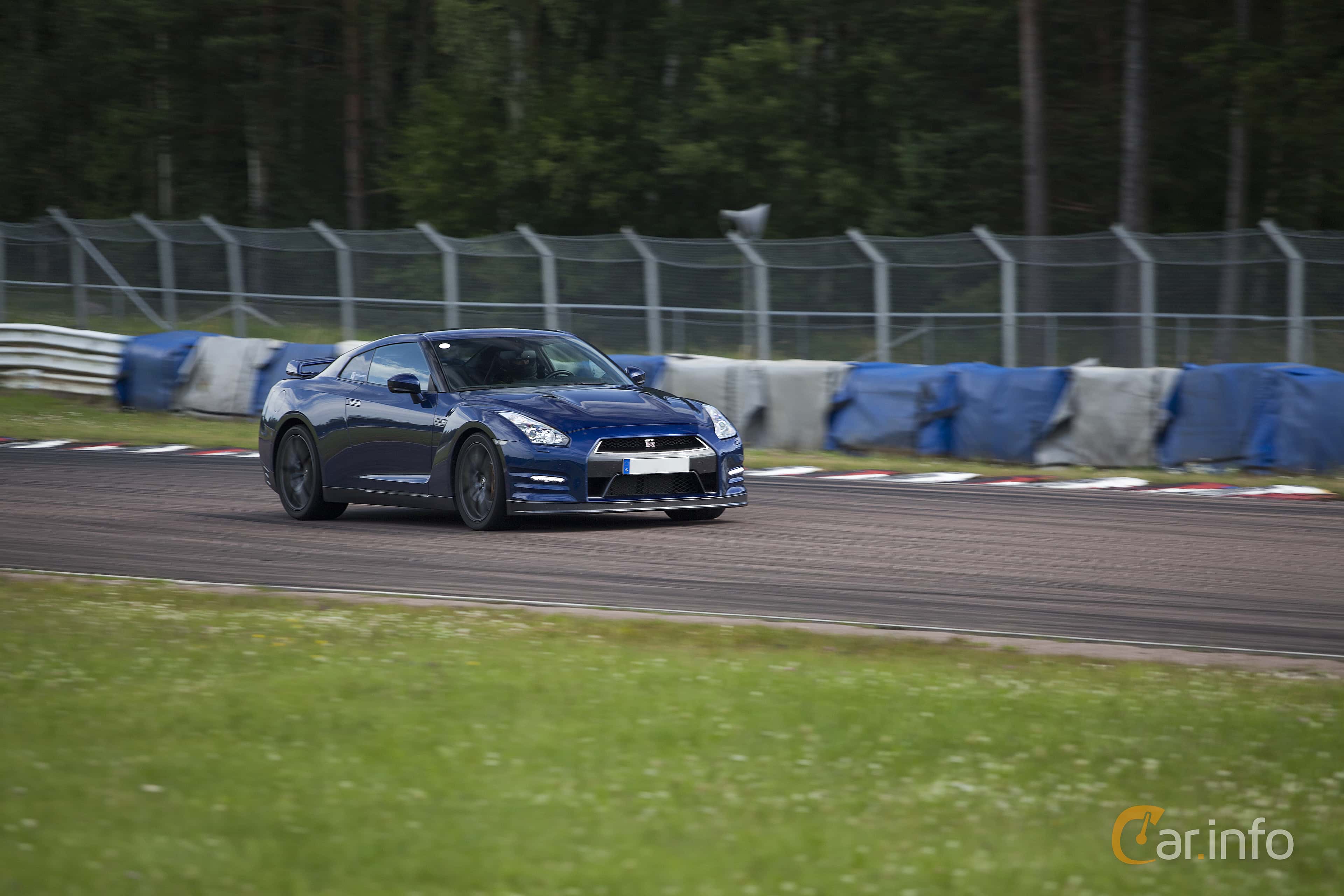 Nissan GT-R 3.8 V6 4x4 DCT, 530hp, 2011