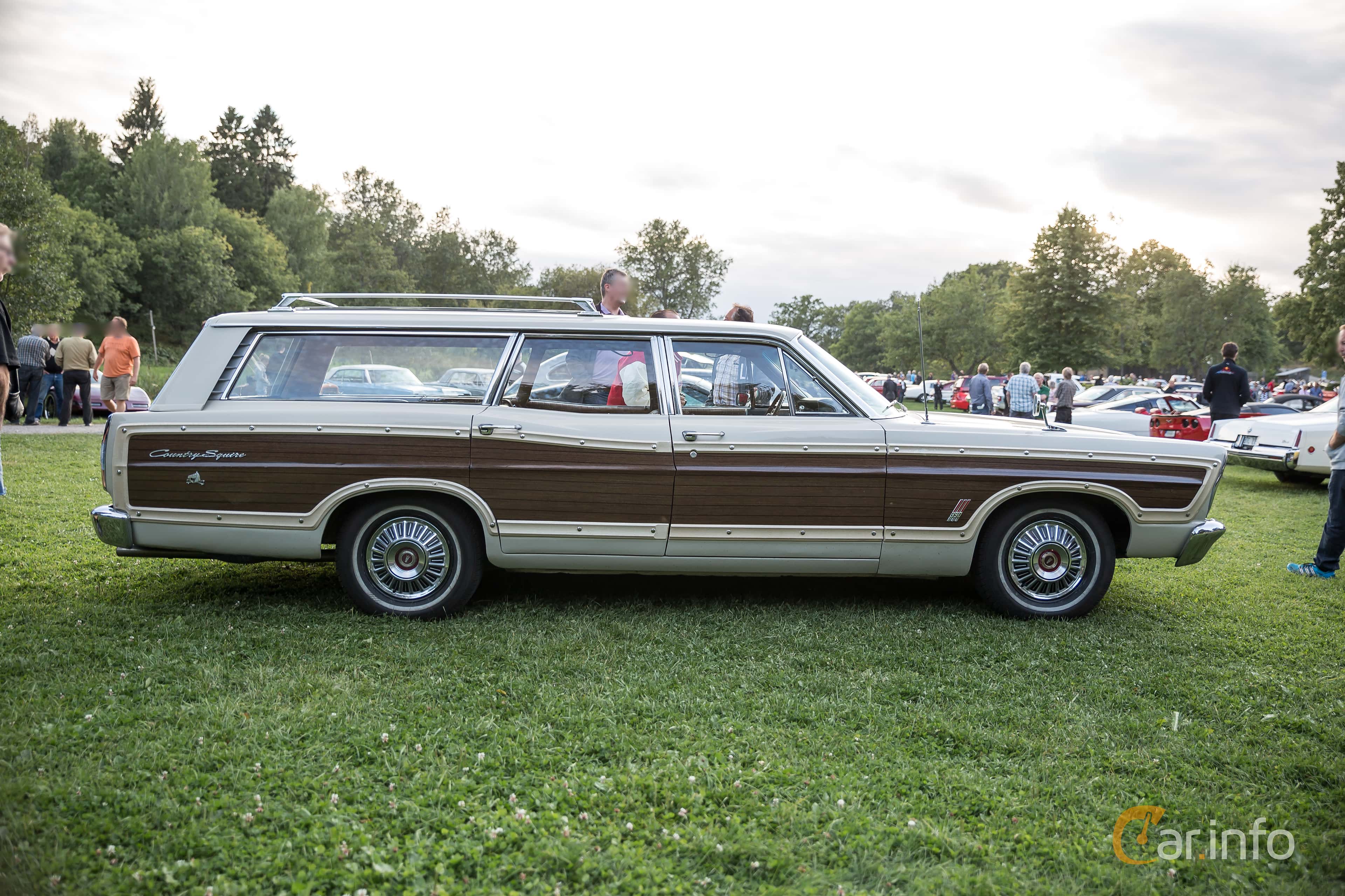 Ford Country Squire 3-seat 4.7 V8 203hp, 1967