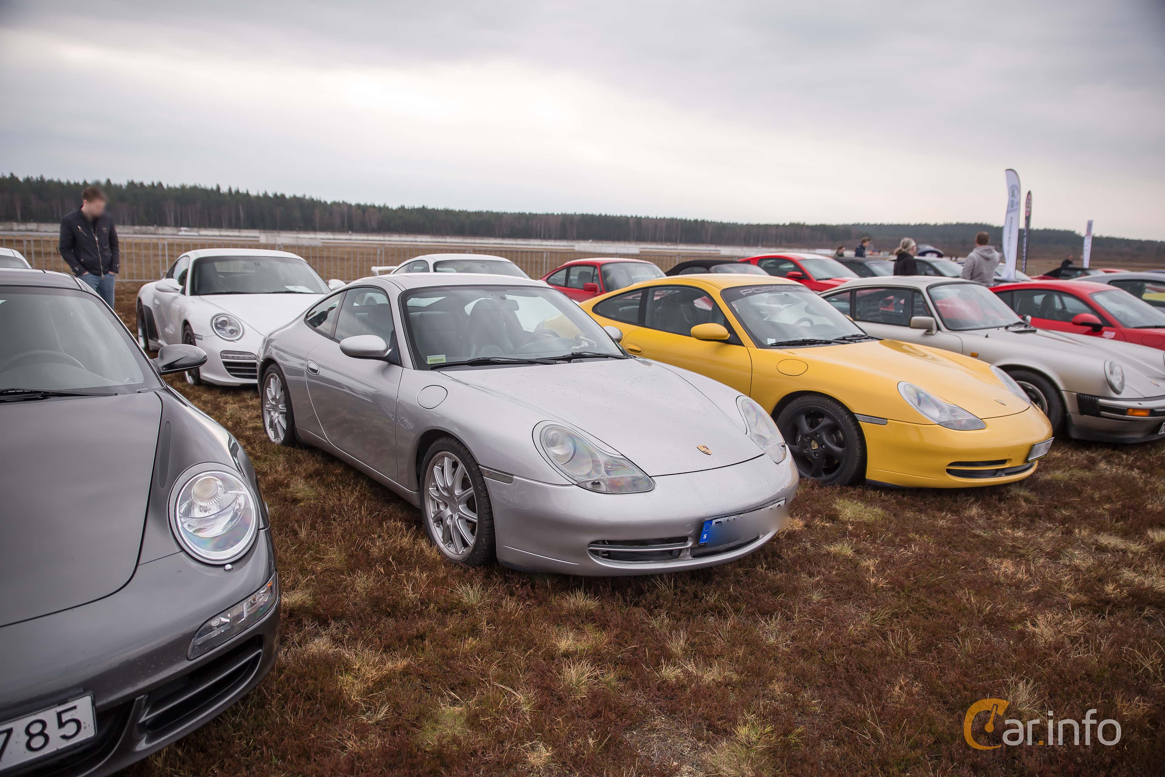 Porsche 911 Carrera 4  300hp, 2000