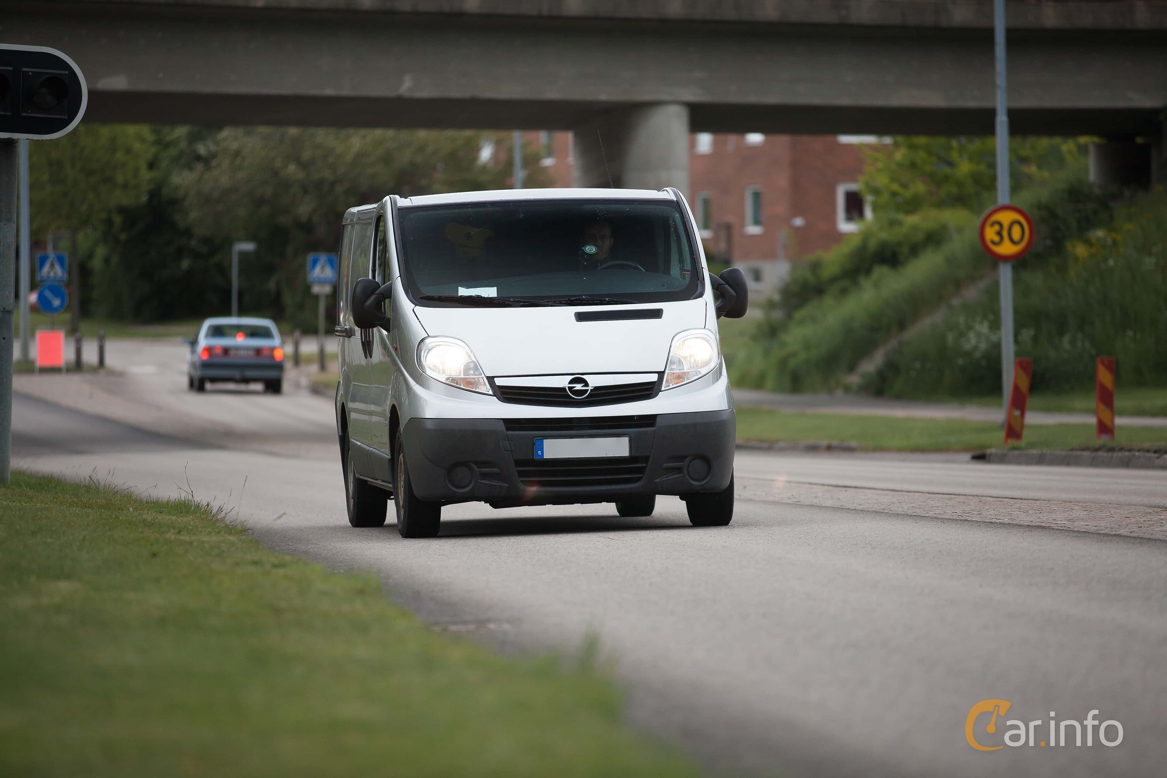 Opel Vivaro Combi 2.0 CDTI Manual, 115hp, 2007