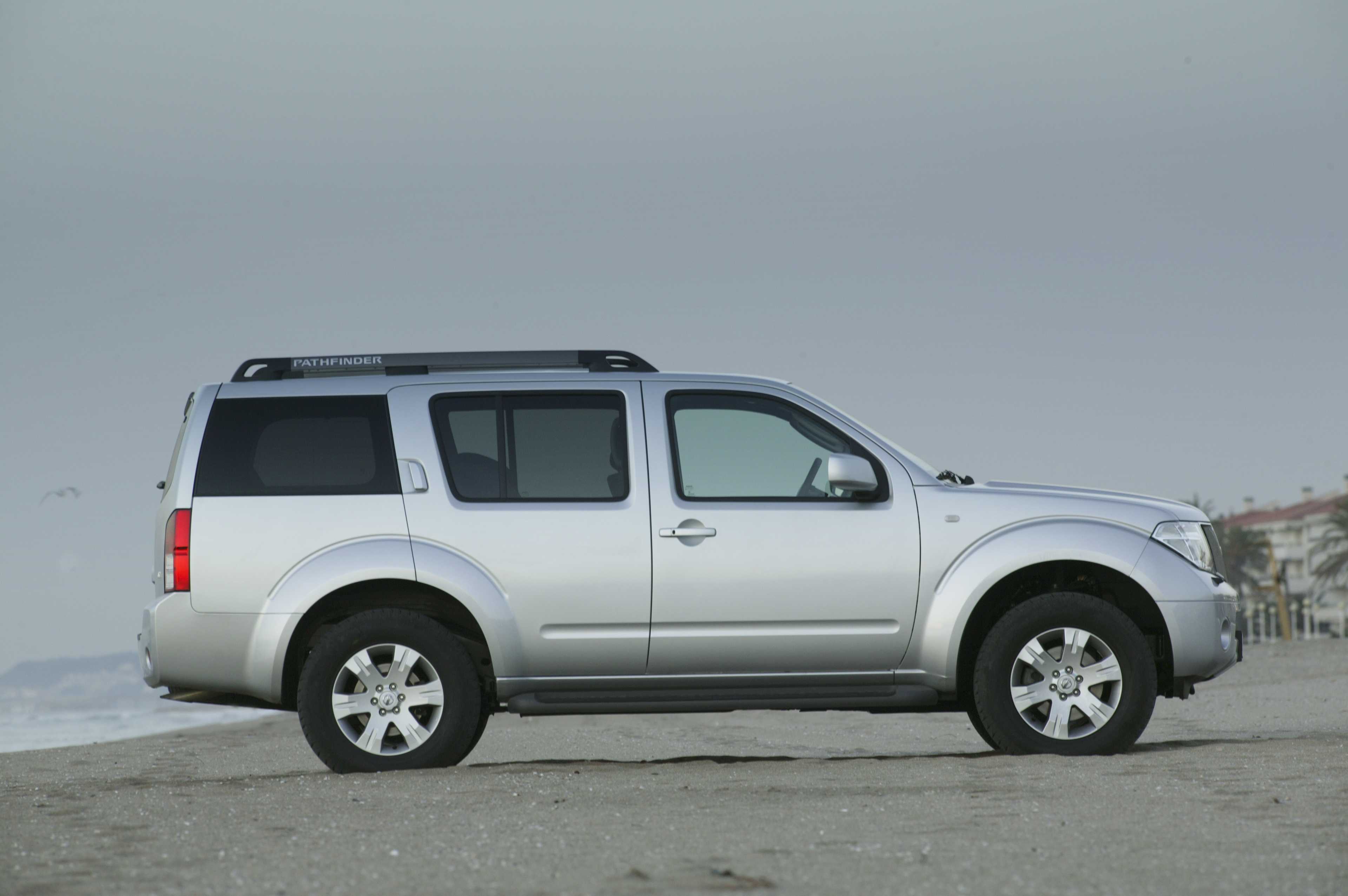 Nissan Pathfinder 2.5 4WD