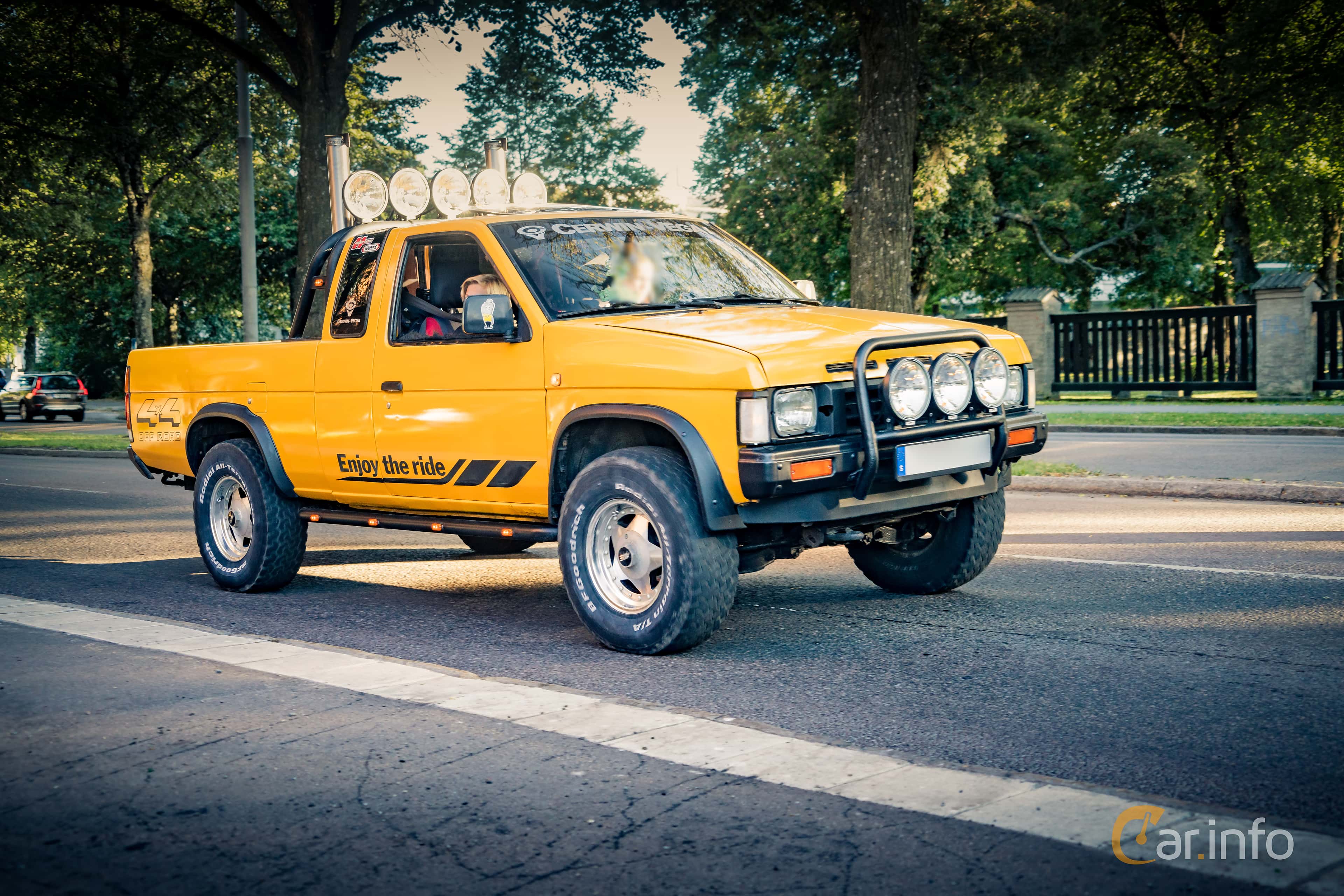 Nissan Navara King Cab 2.5 4WD Manual, 72hp, 1987