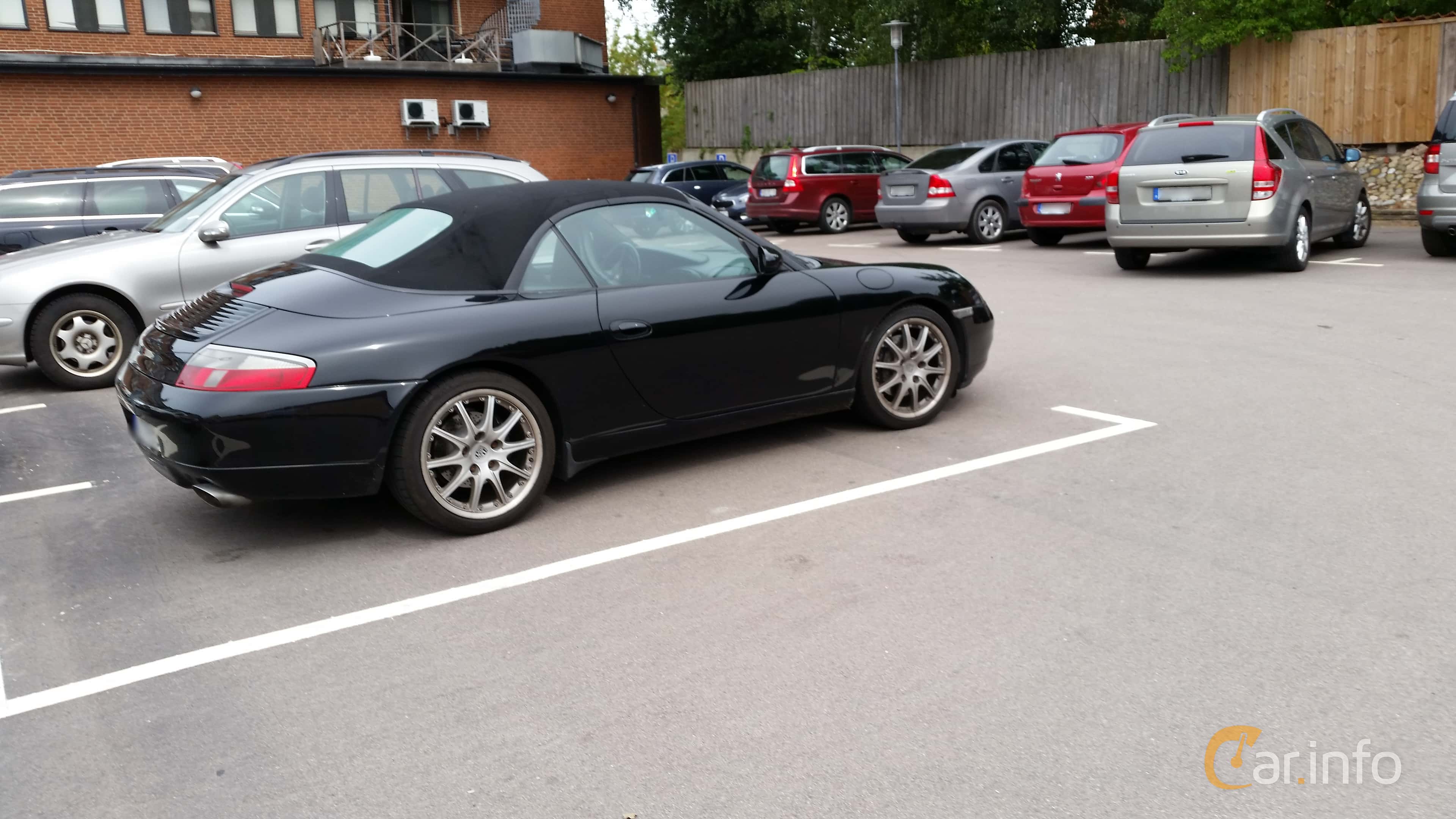 Porsche 911 Carrera Cabriolet  300hp, 2001