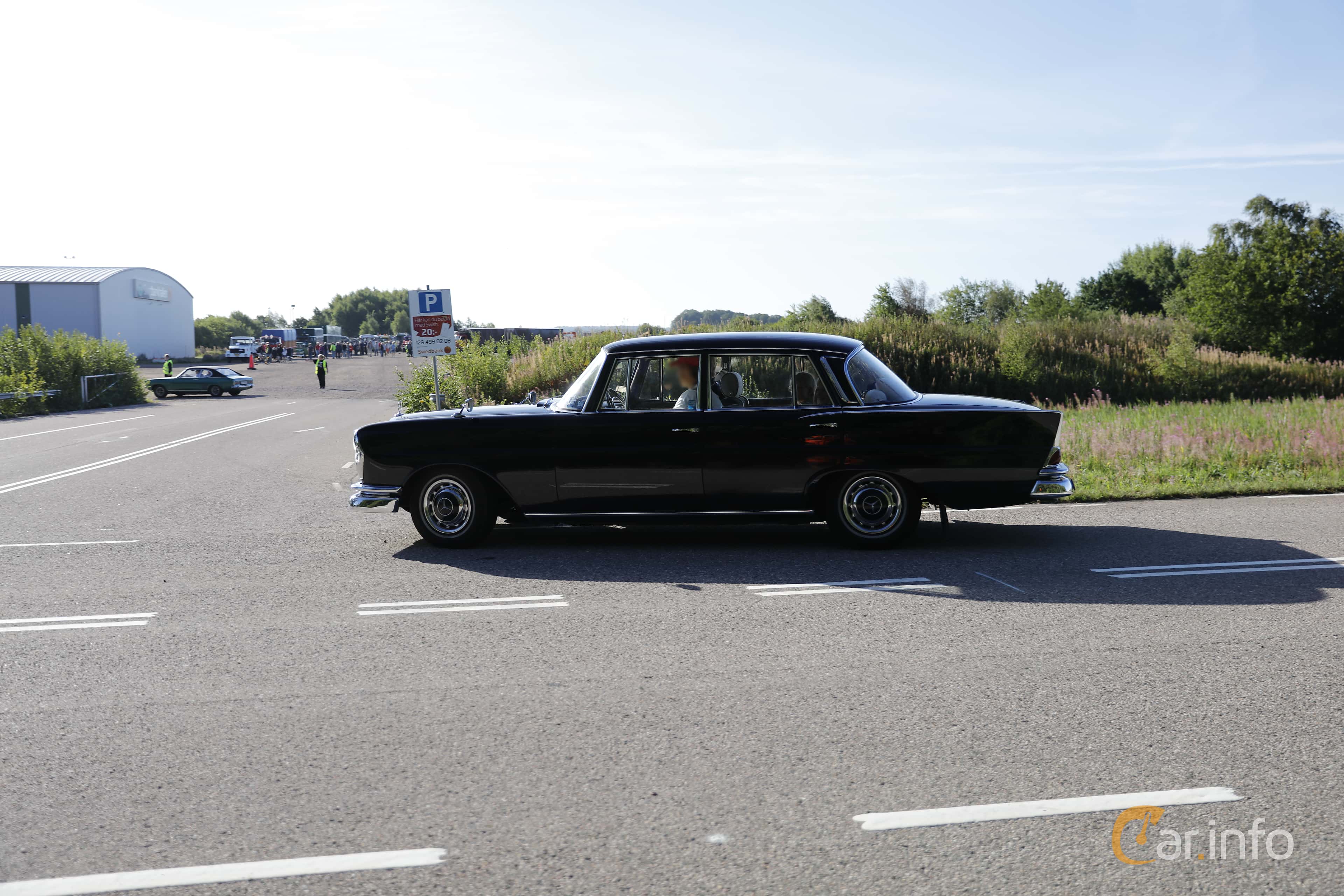 Mercedes-Benz 220 SE Sedan