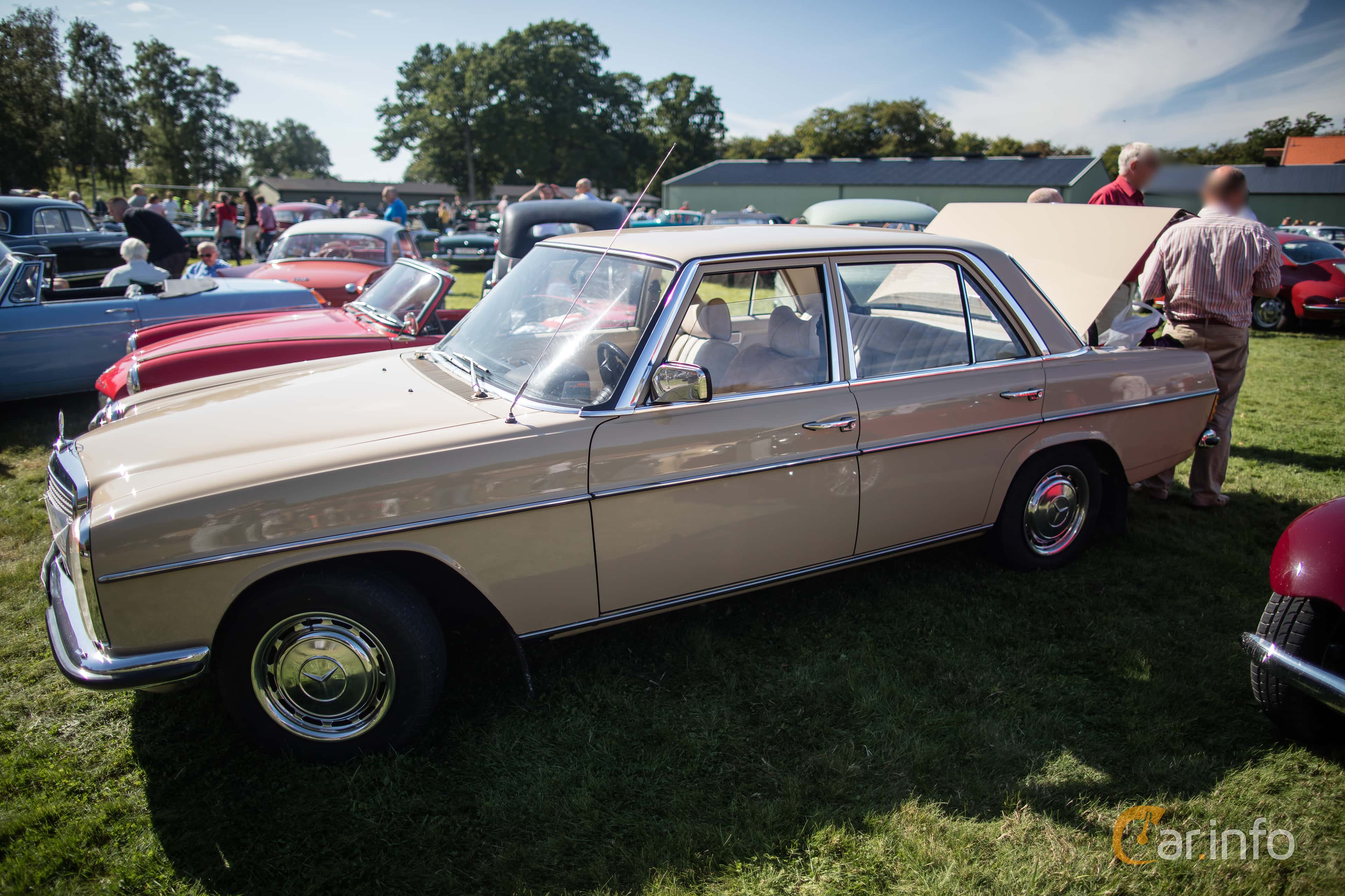 Mercedes-Benz 200  Manual, 95hp, 1974