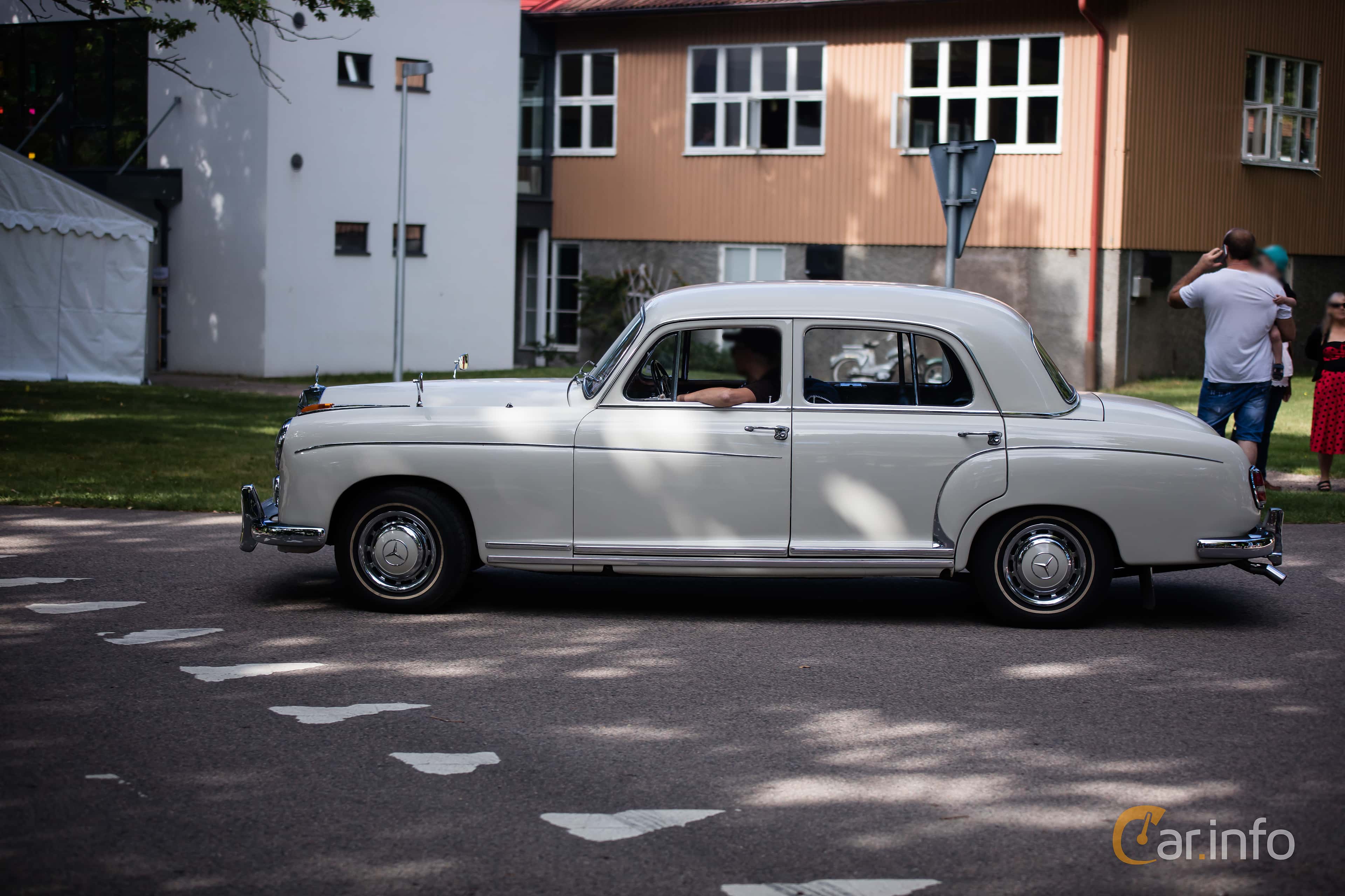 Mercedes-Benz 220 SE Sedan  120hp, 1959
