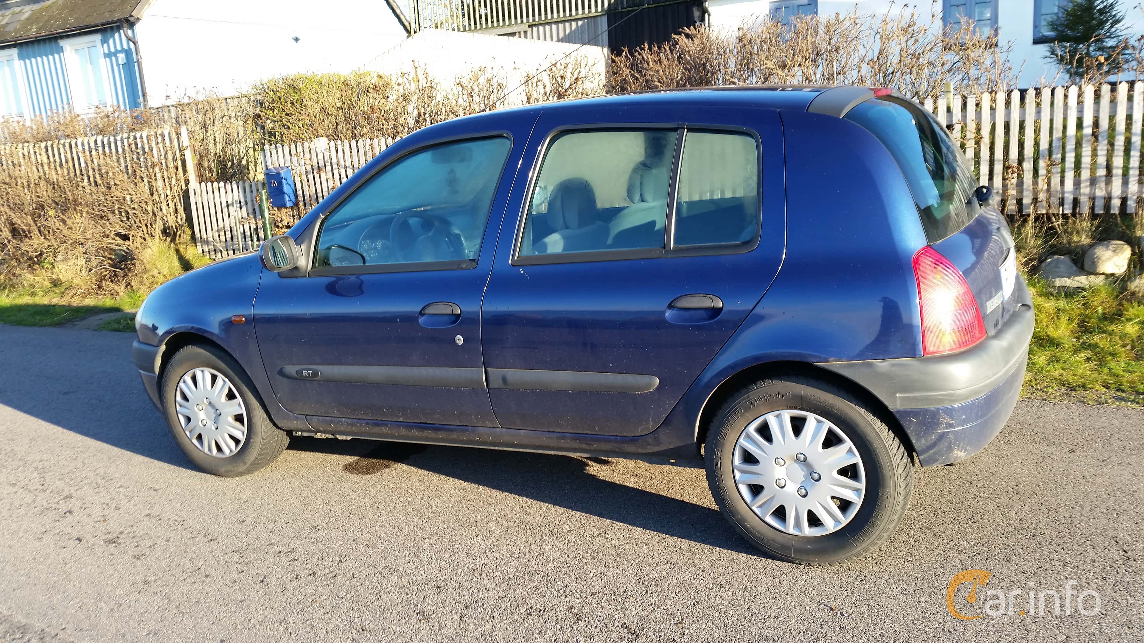 Renault Clio 5-door Hatchback 1.6 107hp, 2001