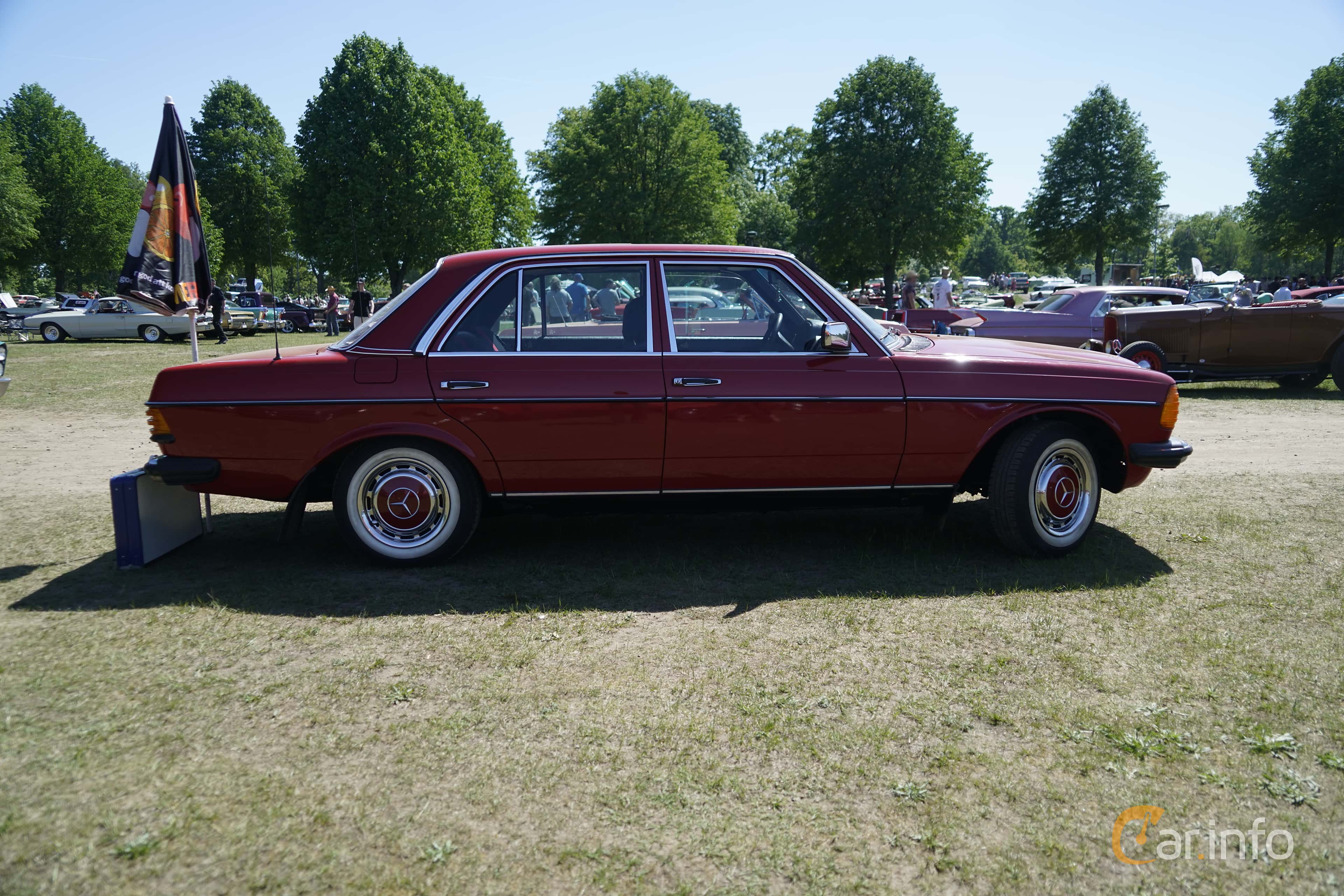 Mercedes-Benz 200  Manual, 109hp, 1985
