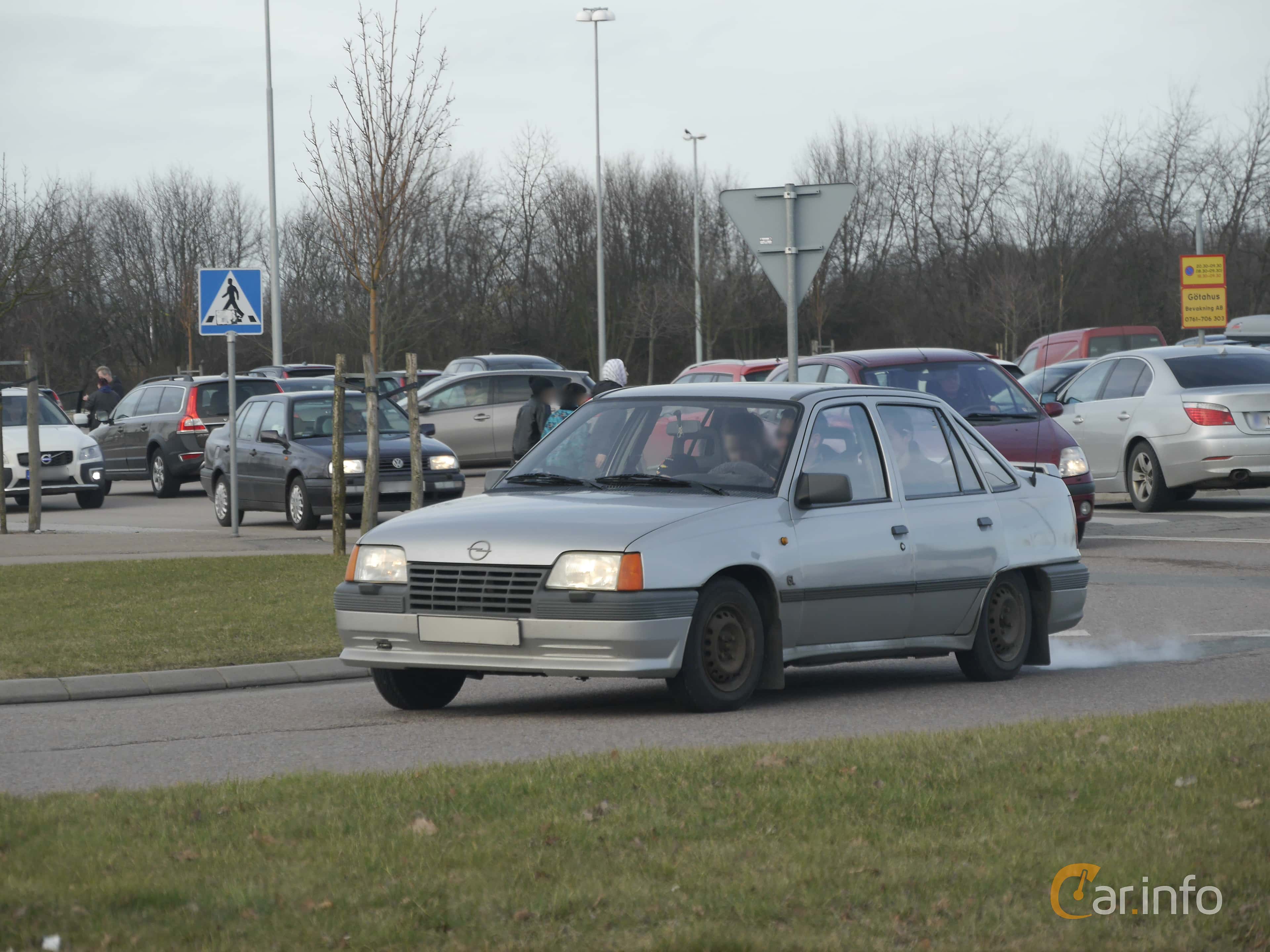 Opel Kadett 4-door Limousine 1.6 Manual, 82hp, 1987