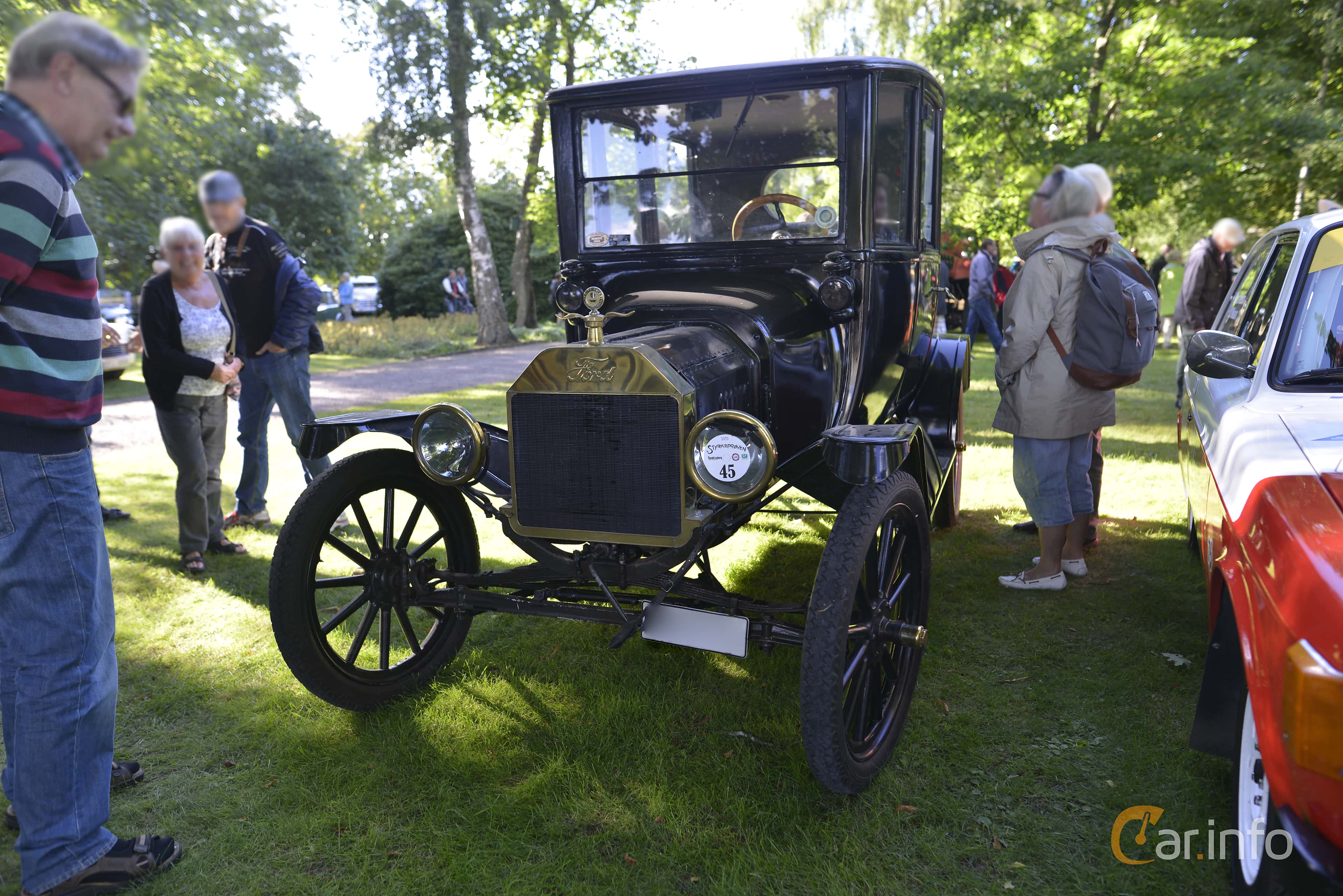 Ford Model T Sedan 2.9 Manual, 20hp, 1916
