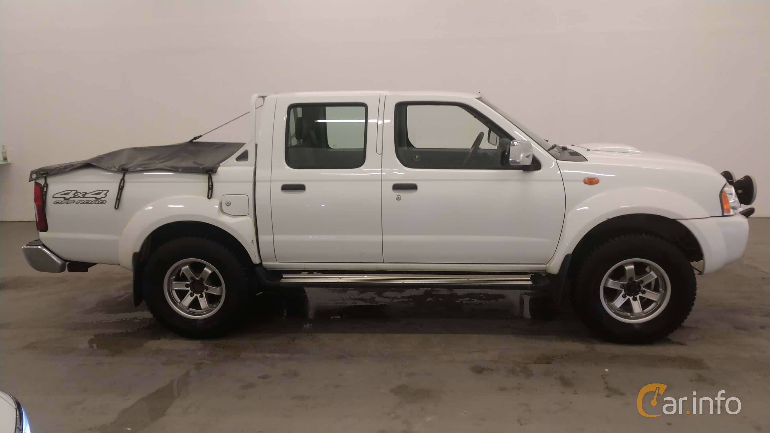 Nissan NP300 Double Cab 2.5 4WD 133hp, 2016