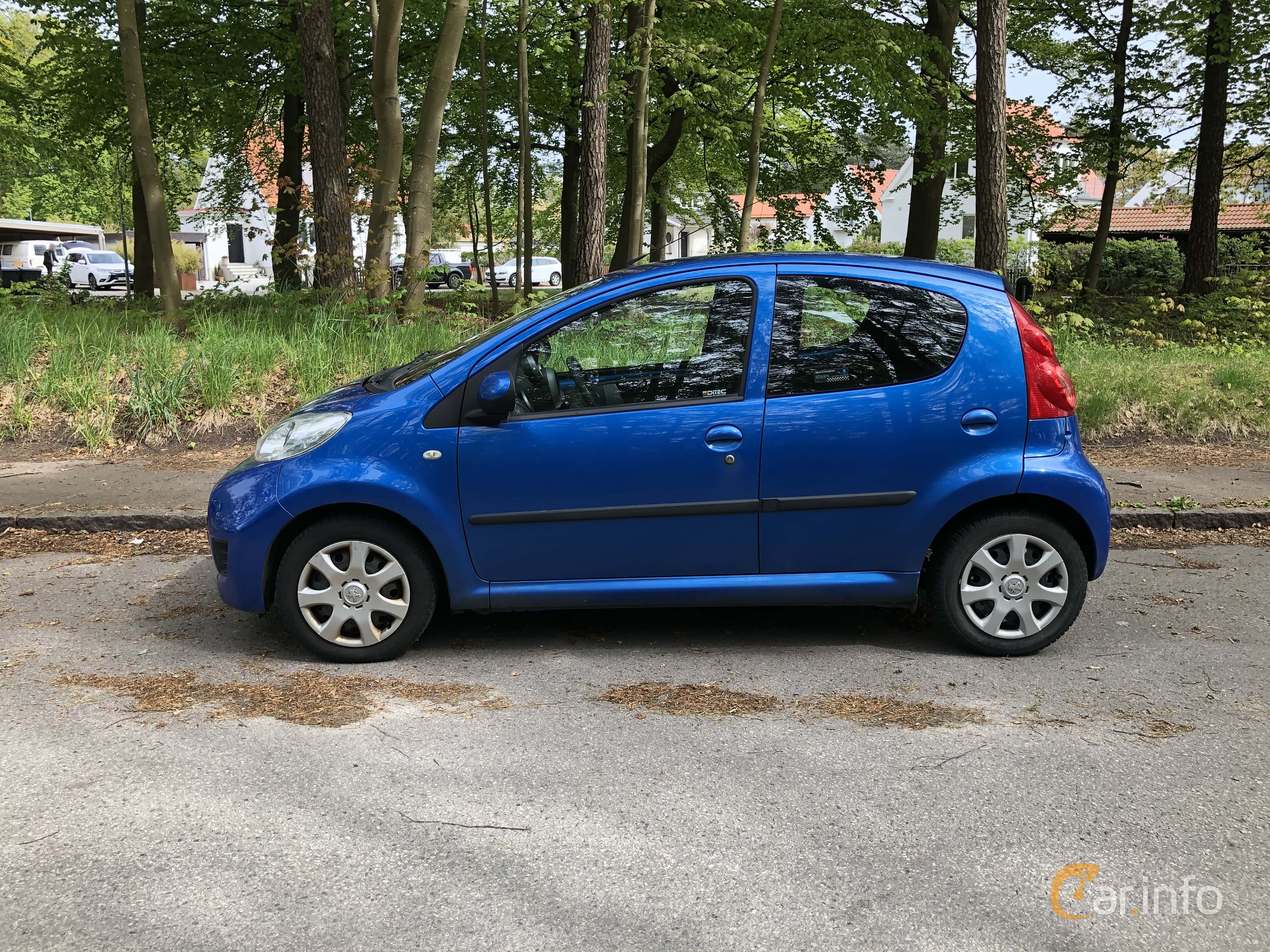 Peugeot 107 5-door 1st Generation 1st Facelift 1.0 2-Tronic, 5-speed