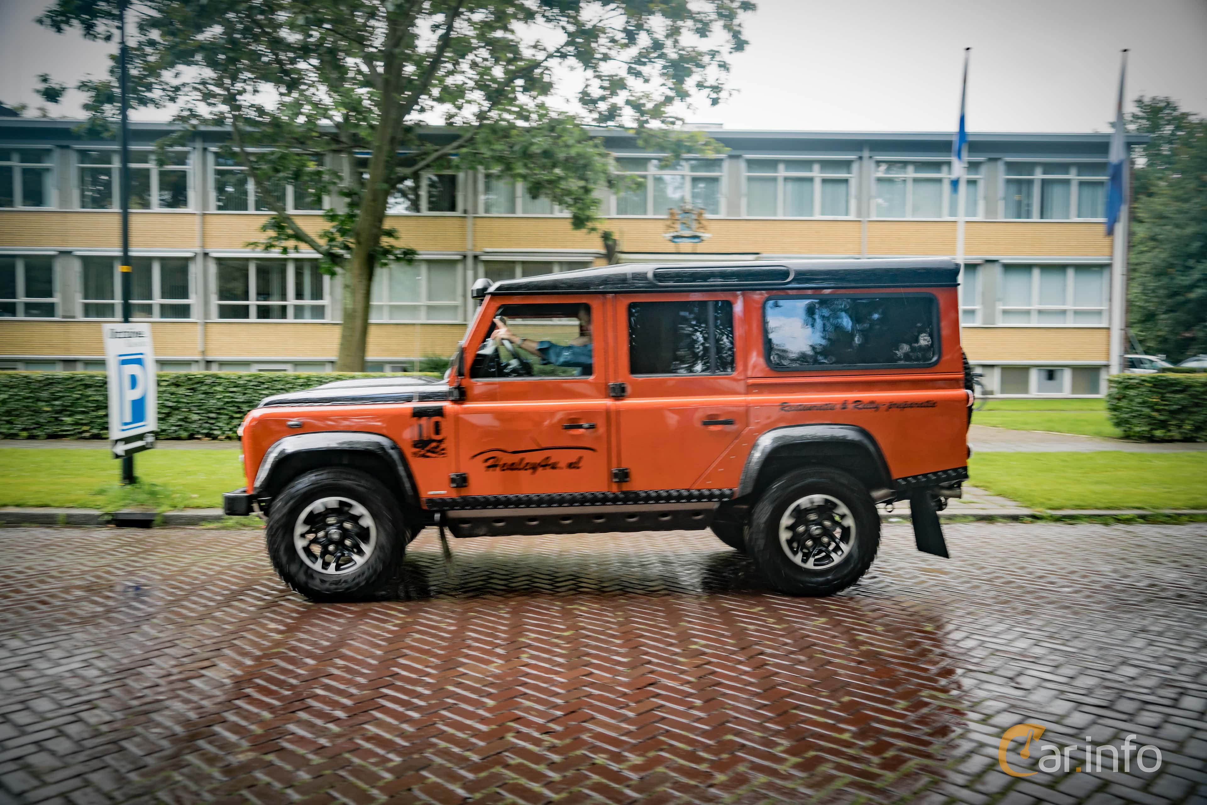 Land Rover Defender 110 Station Wagon 2.2 TD4 4x4 Manual, 122hp, 2016