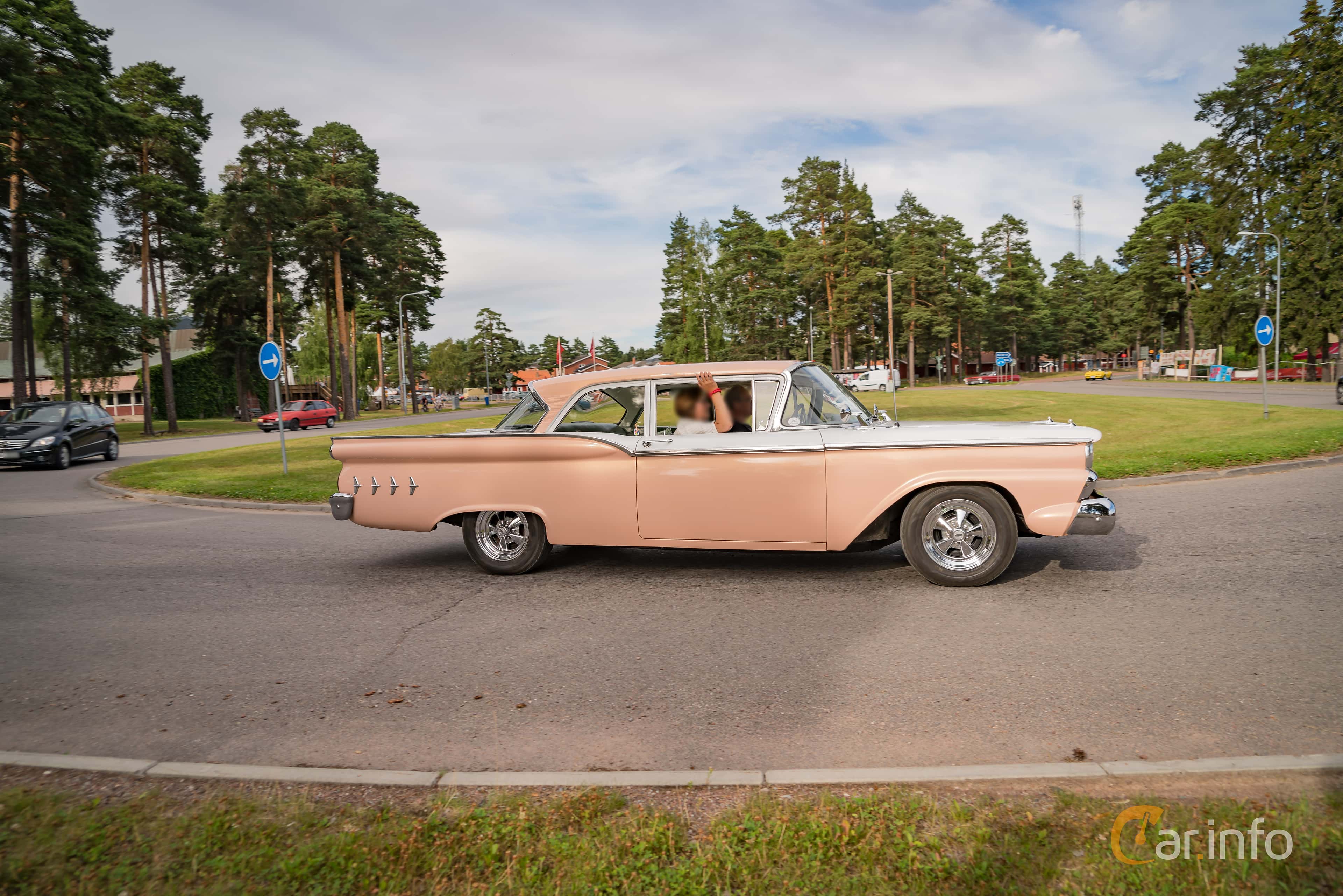 Ford Custom 300 Tudor Sedan 4.8 V8 Automatic, 203hp, 1959