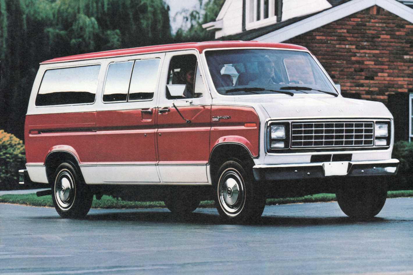 Ford Club Wagon E-250 5.8 V8 SelectShift, 152hp, 1982