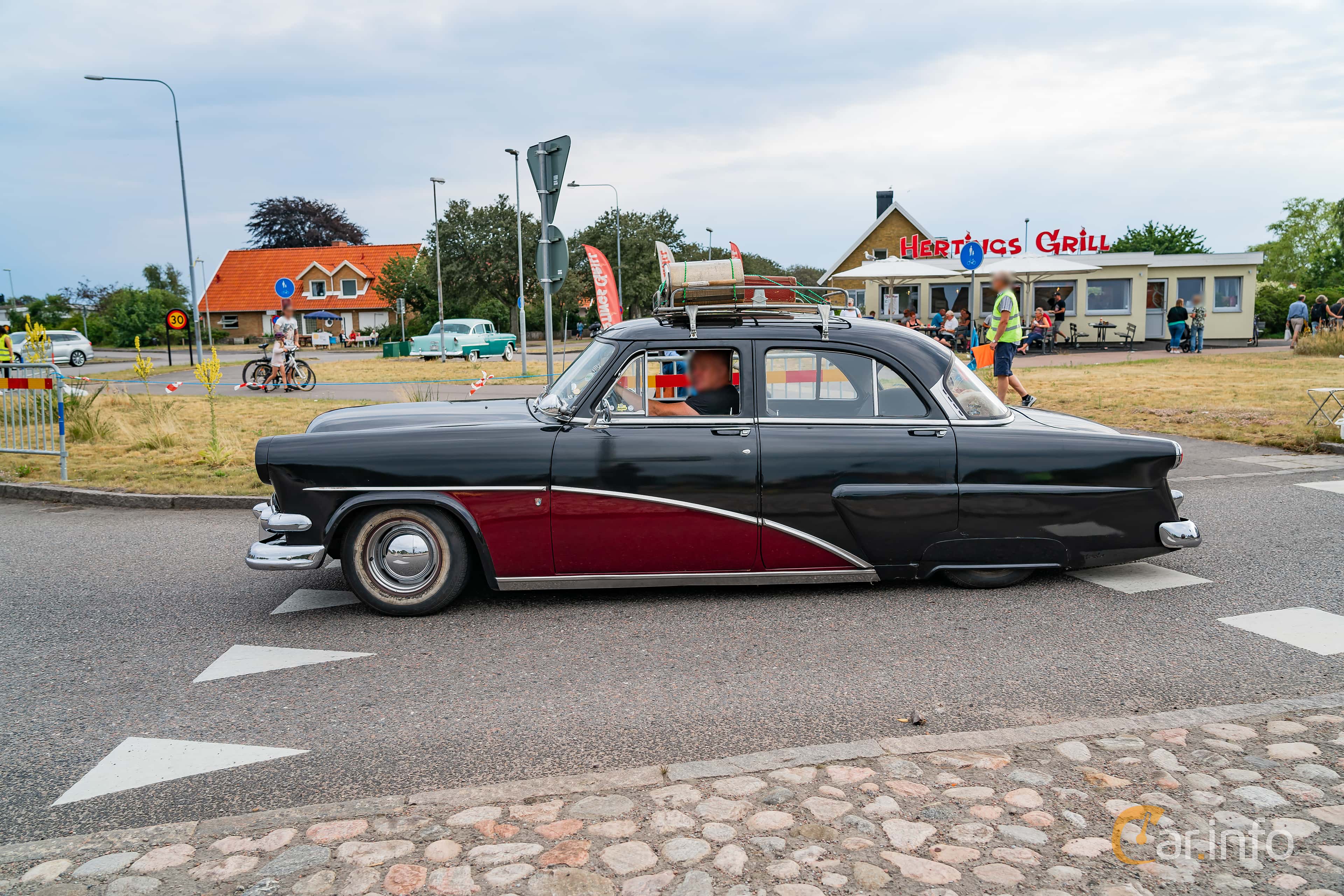 Ford Mainline Fordor Sedan 3.7  Manual, 117hp, 1954