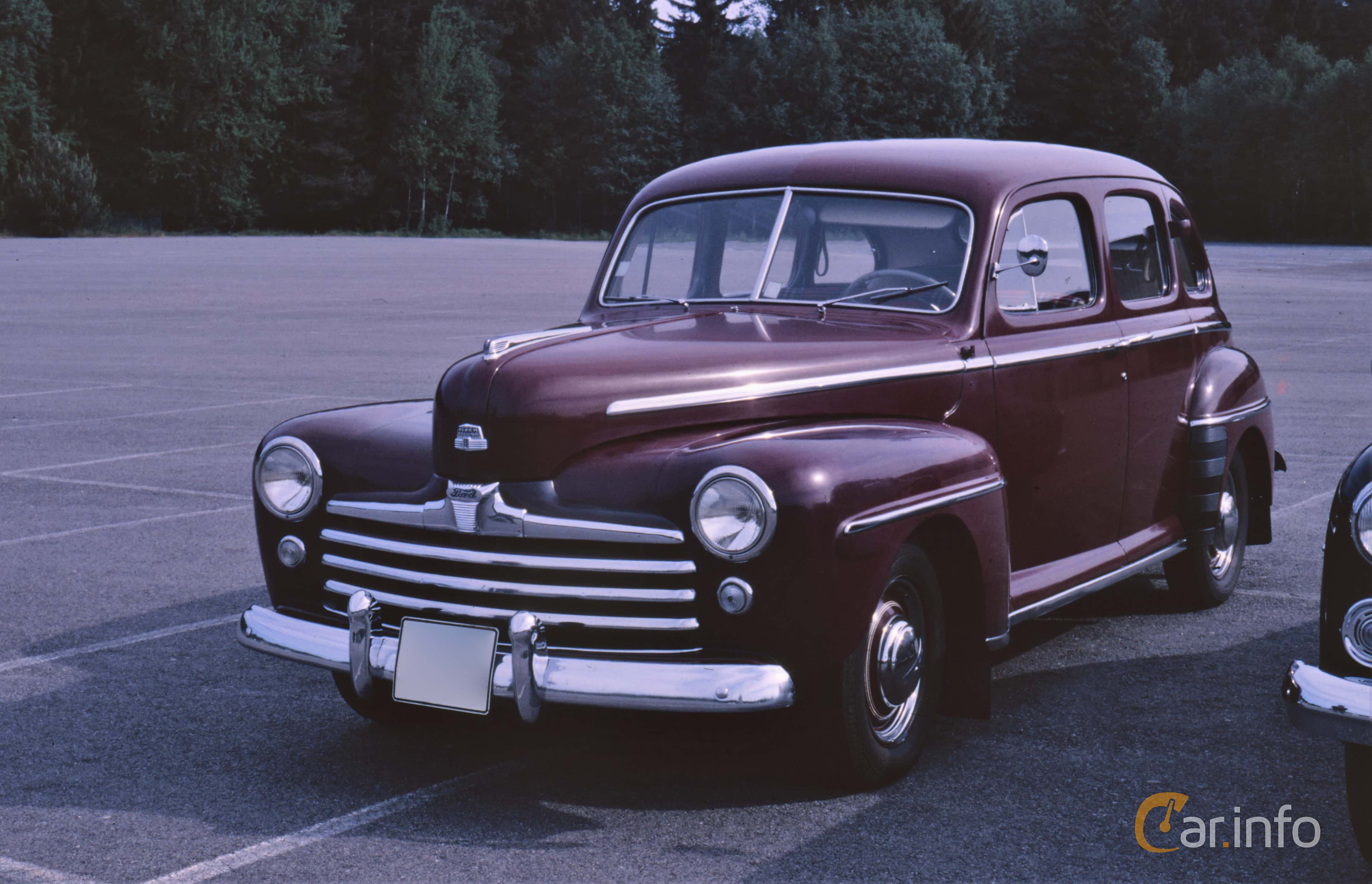 Ford Super Deluxe Fordor Sedan 3.9 V8 Manual, 102hp, 1947