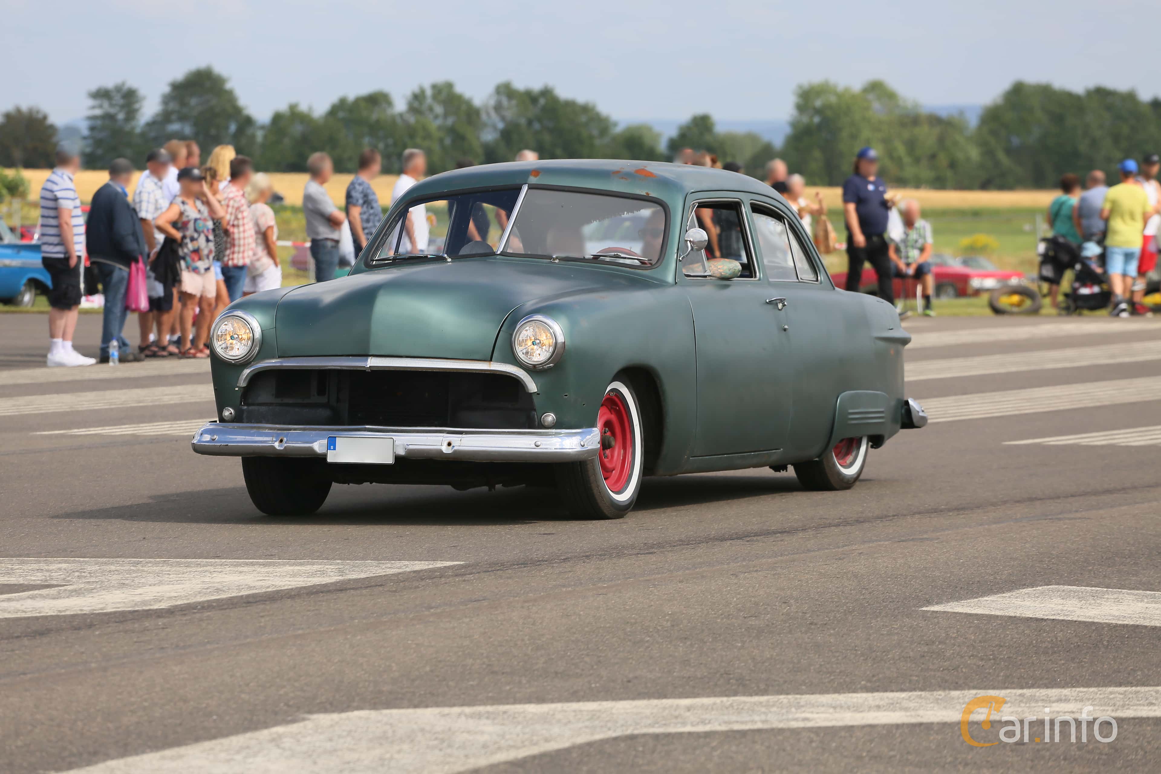 Ford Custom Deluxe Tudor Sedan 3.9 V8 Manual, 102hp, 1951