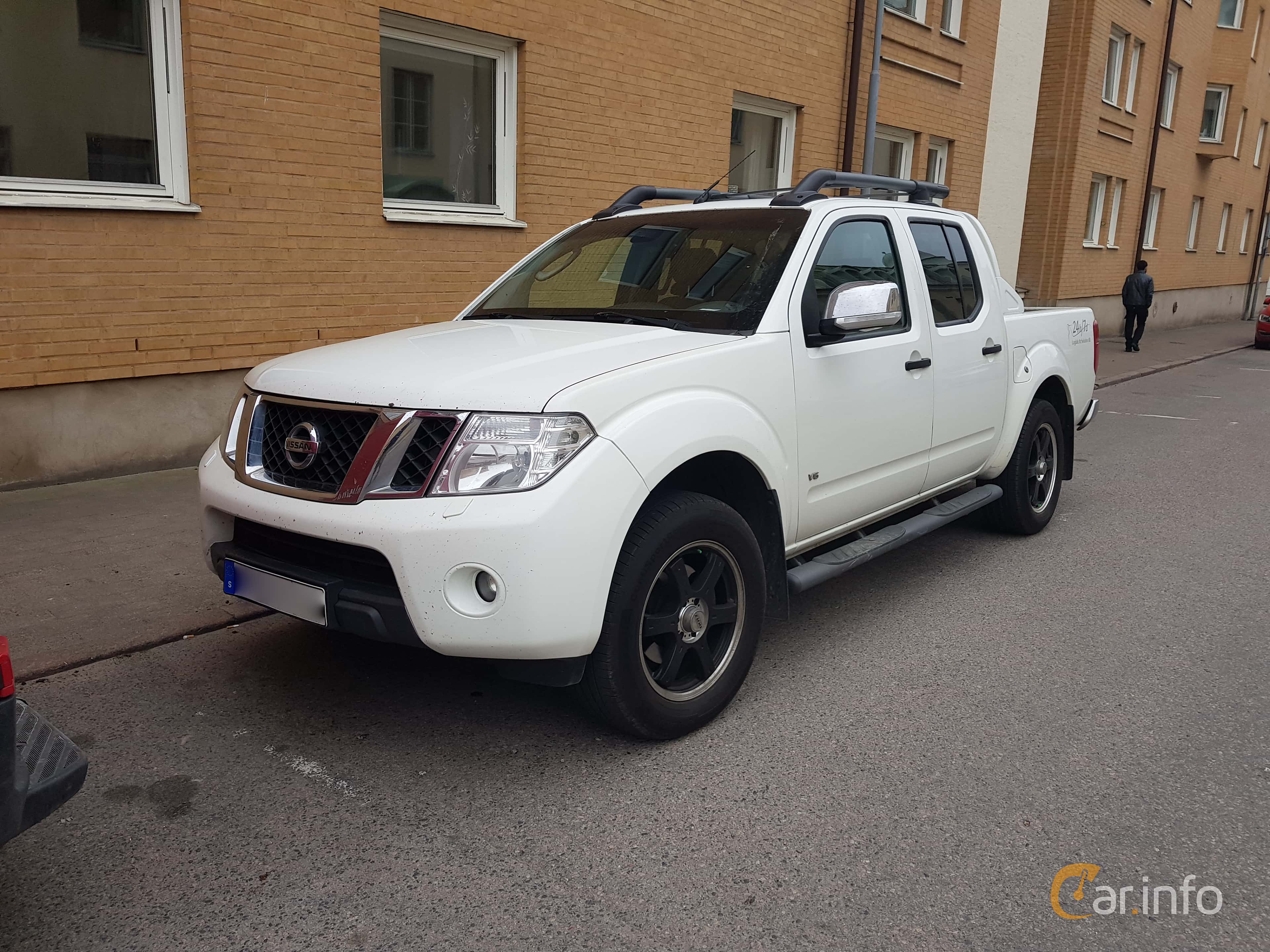 Nissan Navara Double Cab 4.0 V6 4WD Automatic, 269hp, 2013