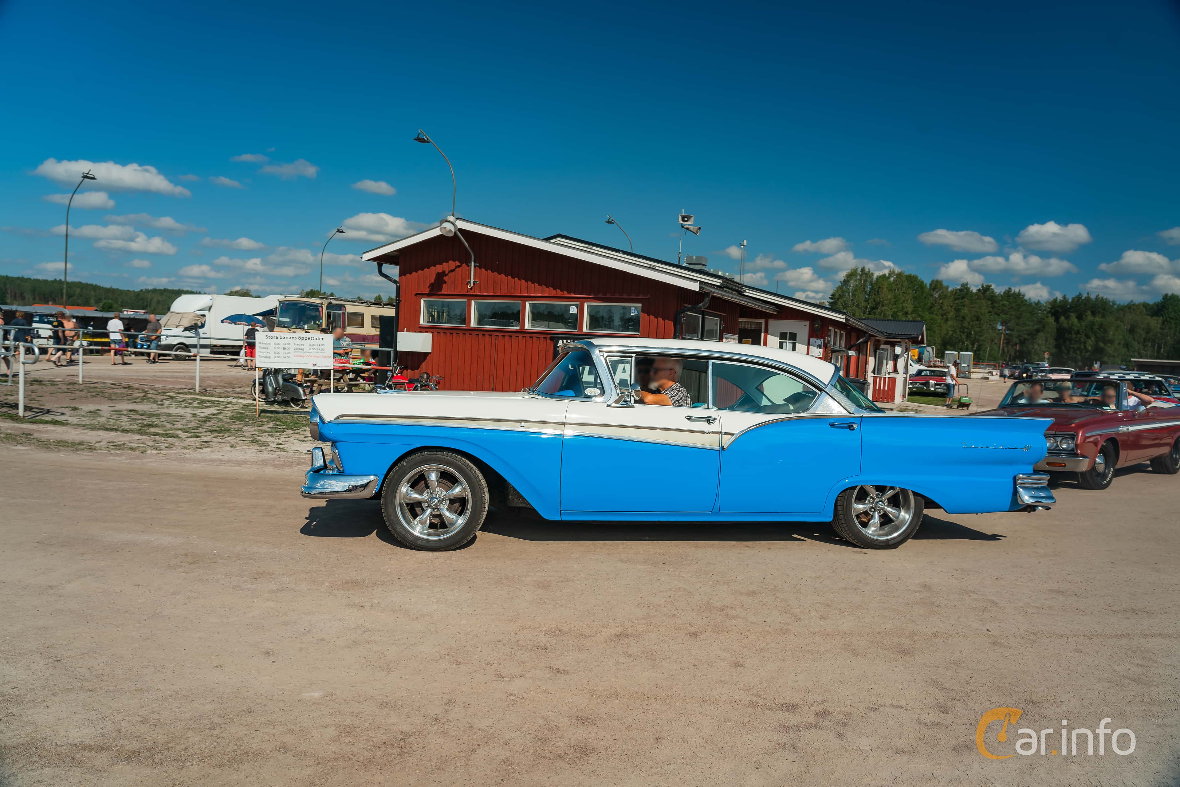 Ford Fairlane 500 Town Victoria 3.7 146hp, 1957