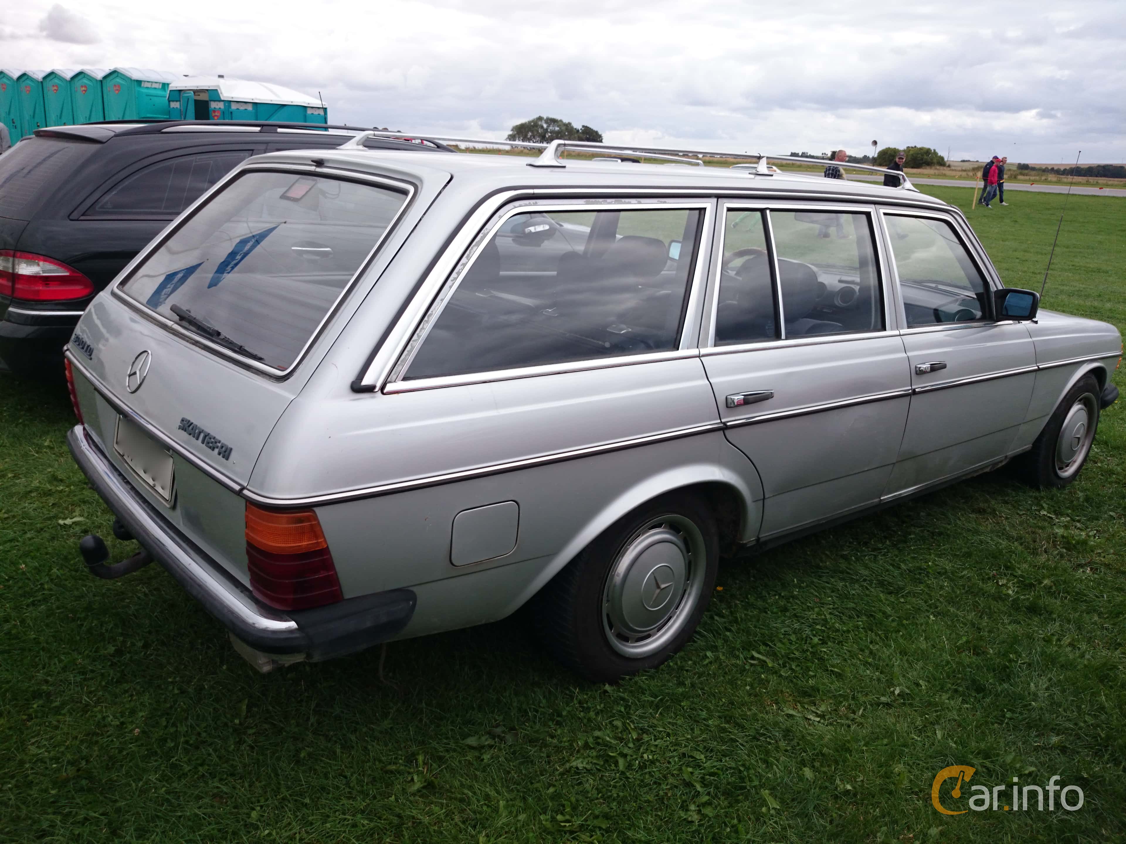 Mercedes-Benz 300 TD  88hp, 1983