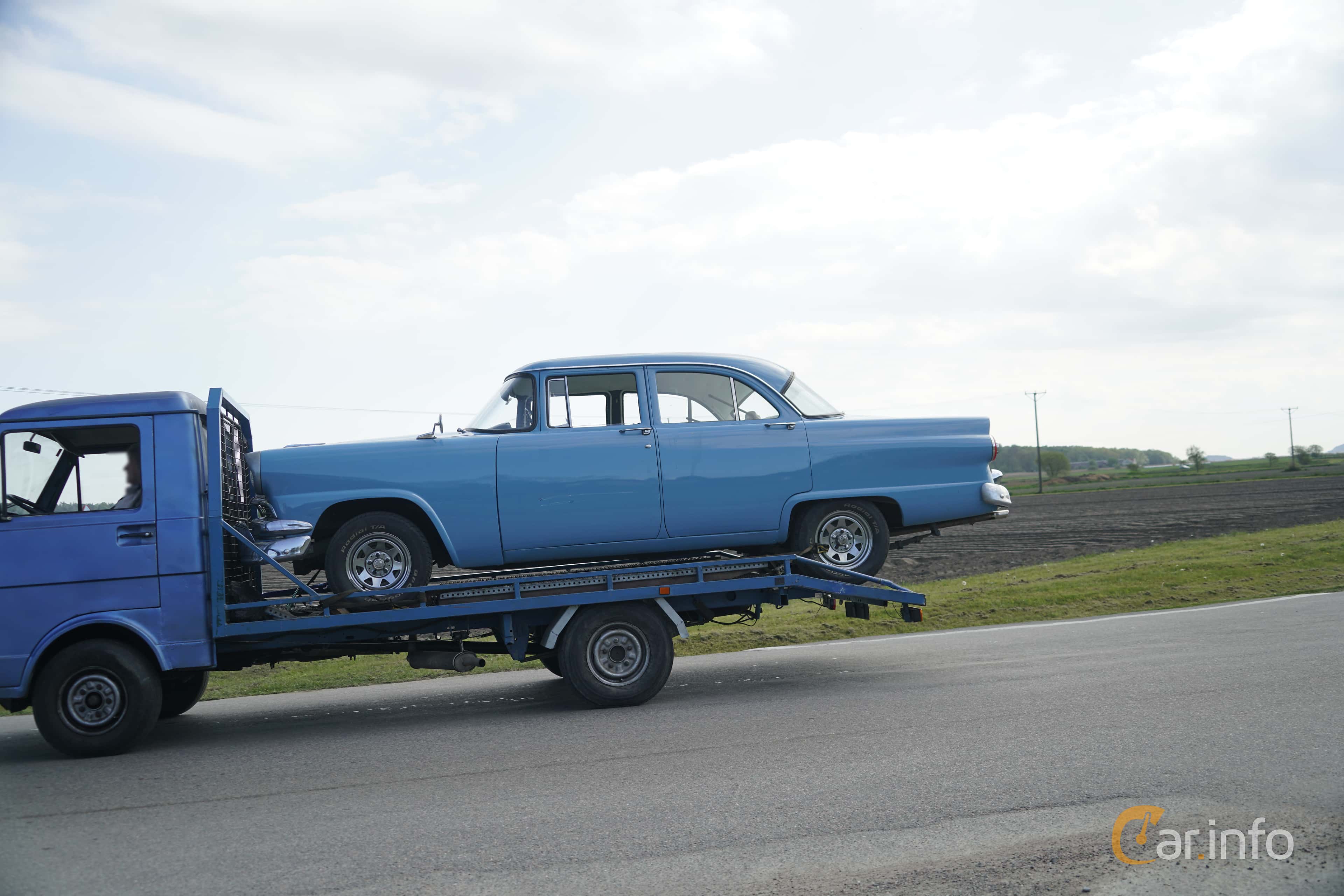Ford Mainline Fordor Sedan 3.7 139hp, 1956
