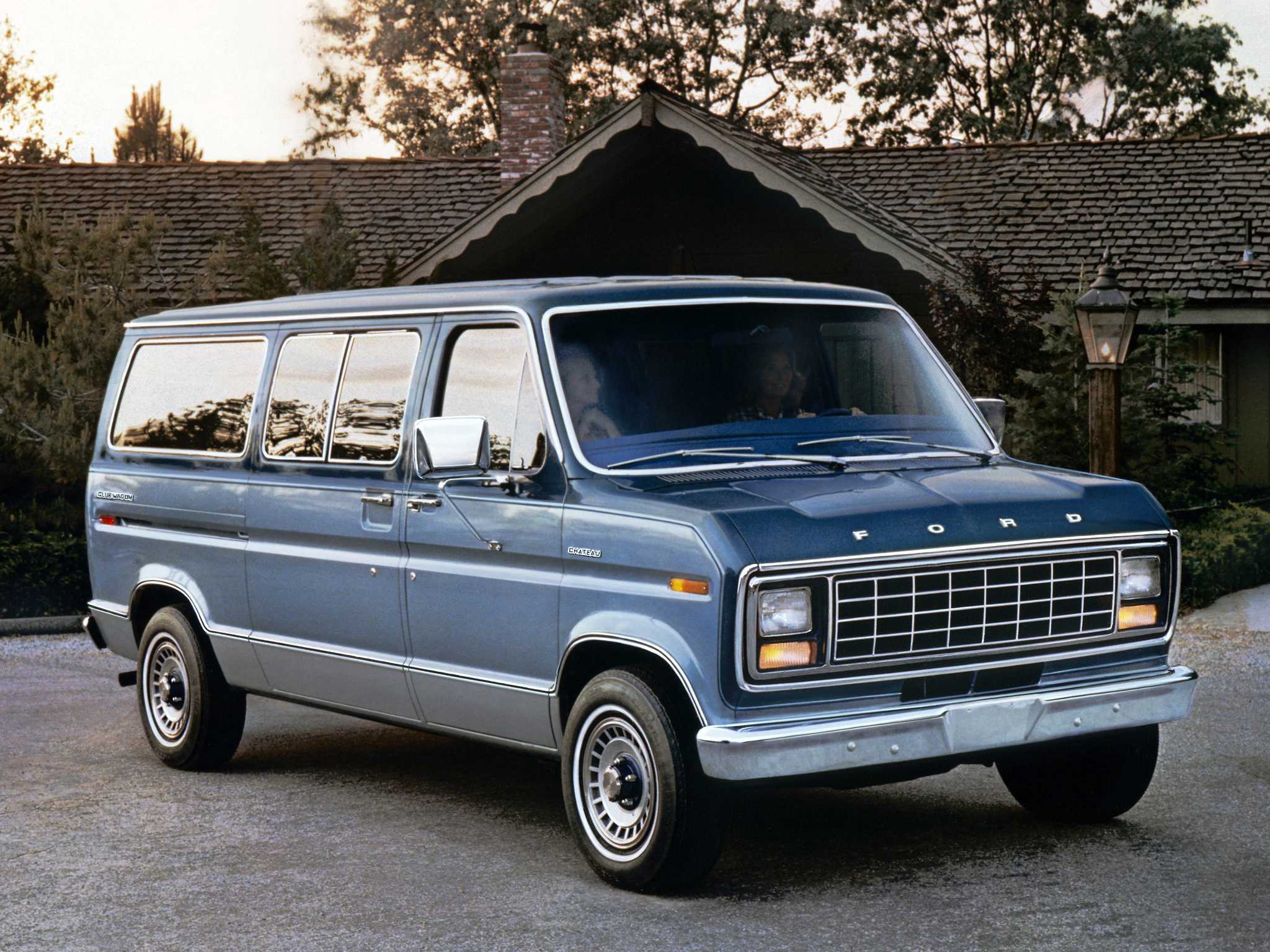 Ford Club Wagon E-150 5.8 V8 SelectShift, 152hp, 1982