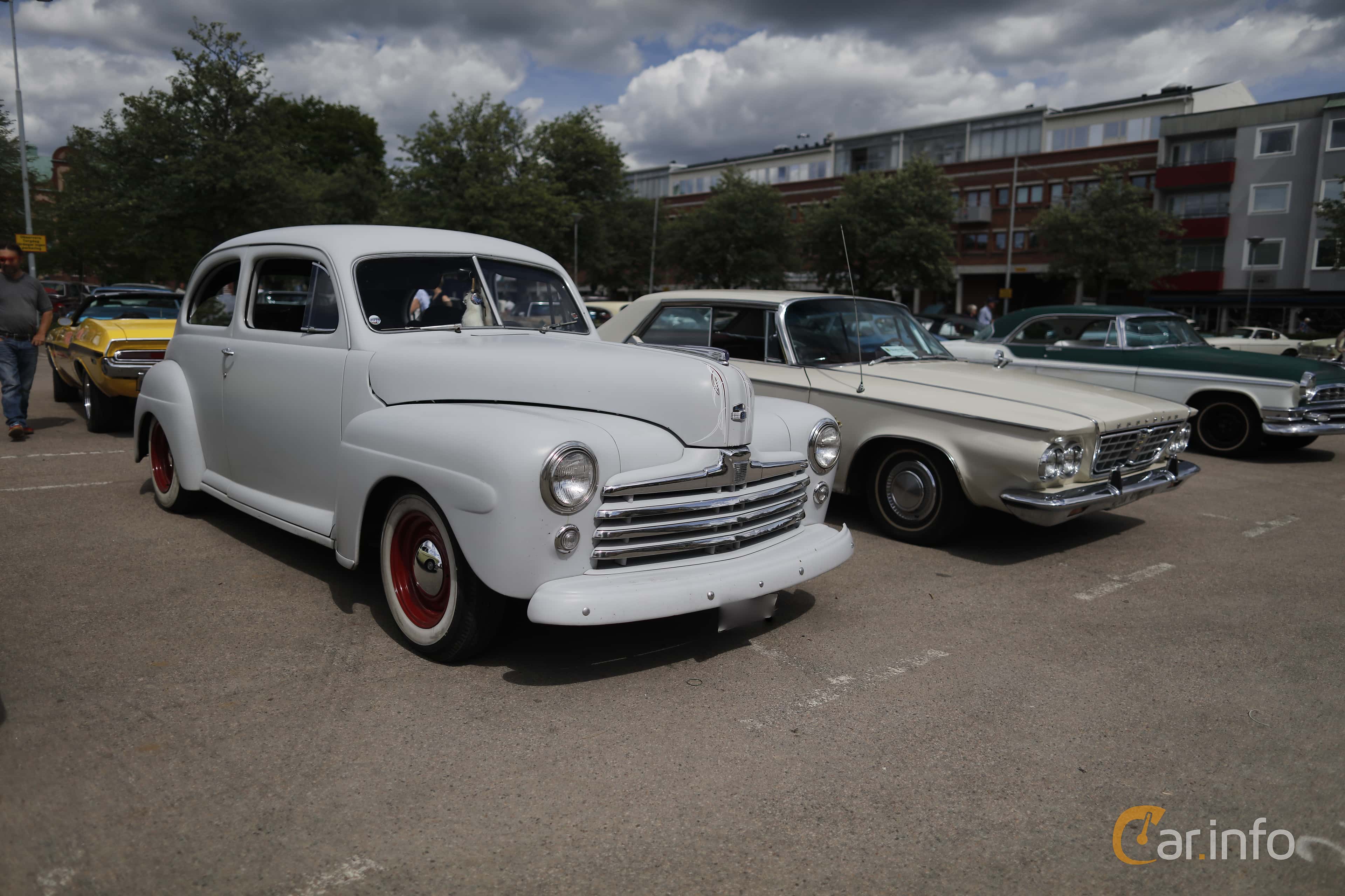 Ford Deluxe Tudor Sedan 3.7 Manual, 97hp, 1947