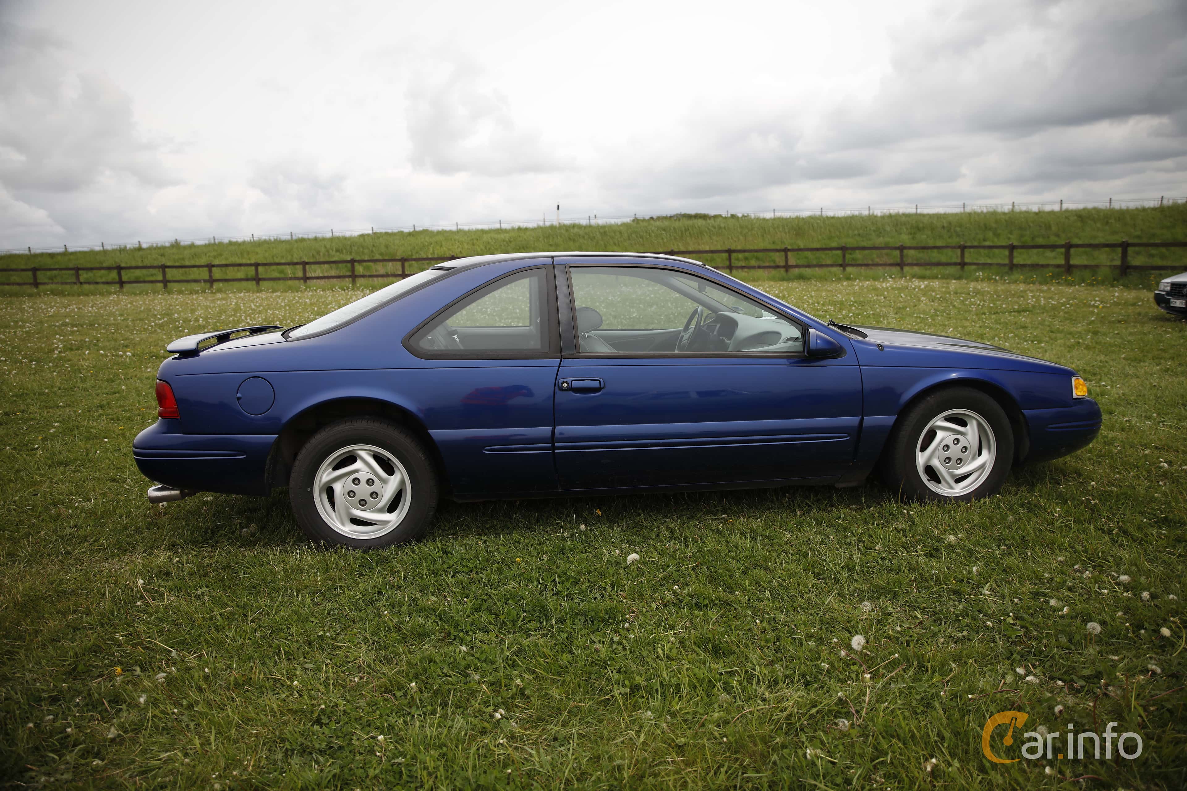 Ford Thunderbird 4.9 V8 Automatic, 203hp, 1991