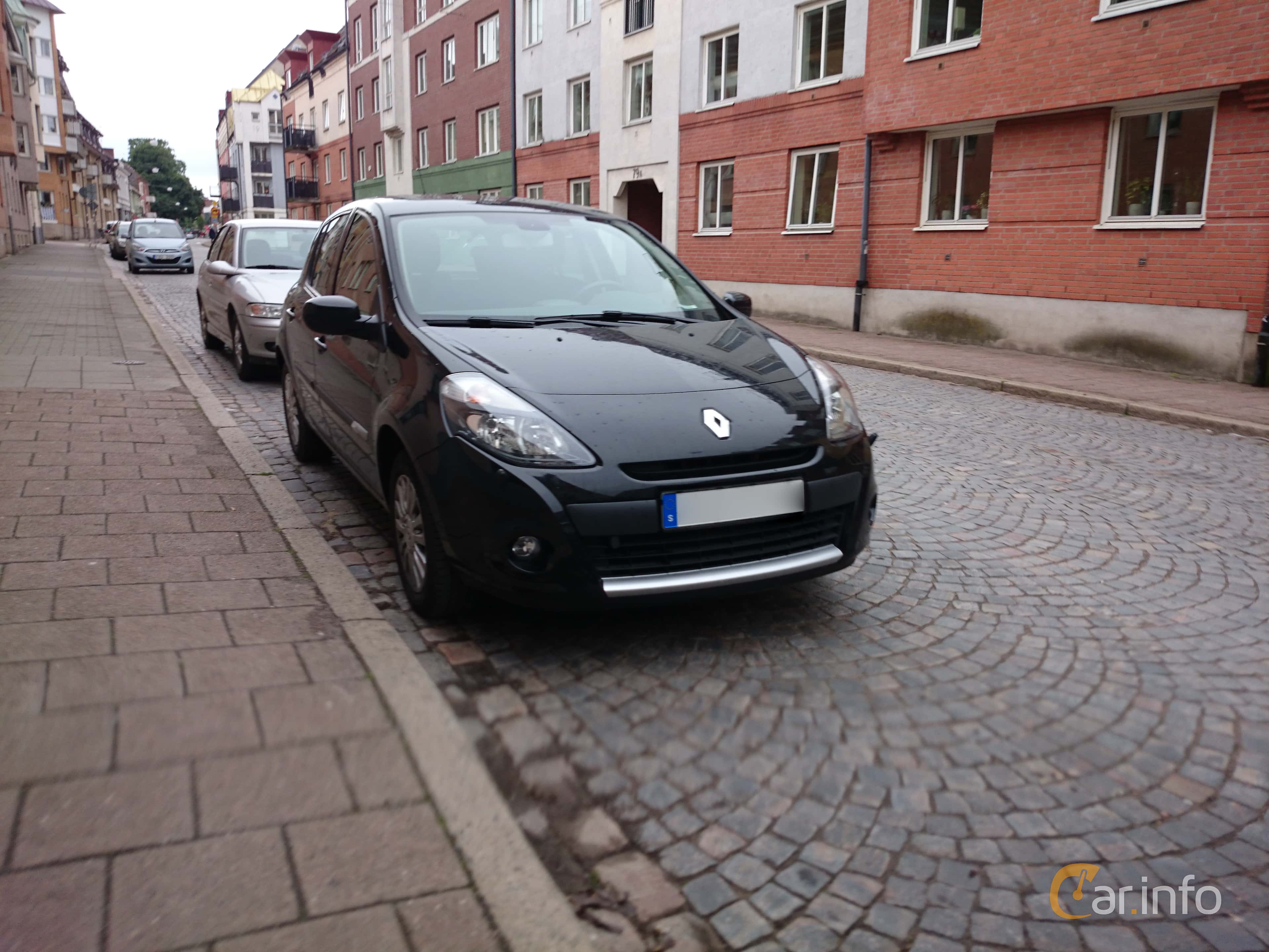 Renault Clio 5-door Hatchback 1.2 E85 Manual, 75hp, 2012