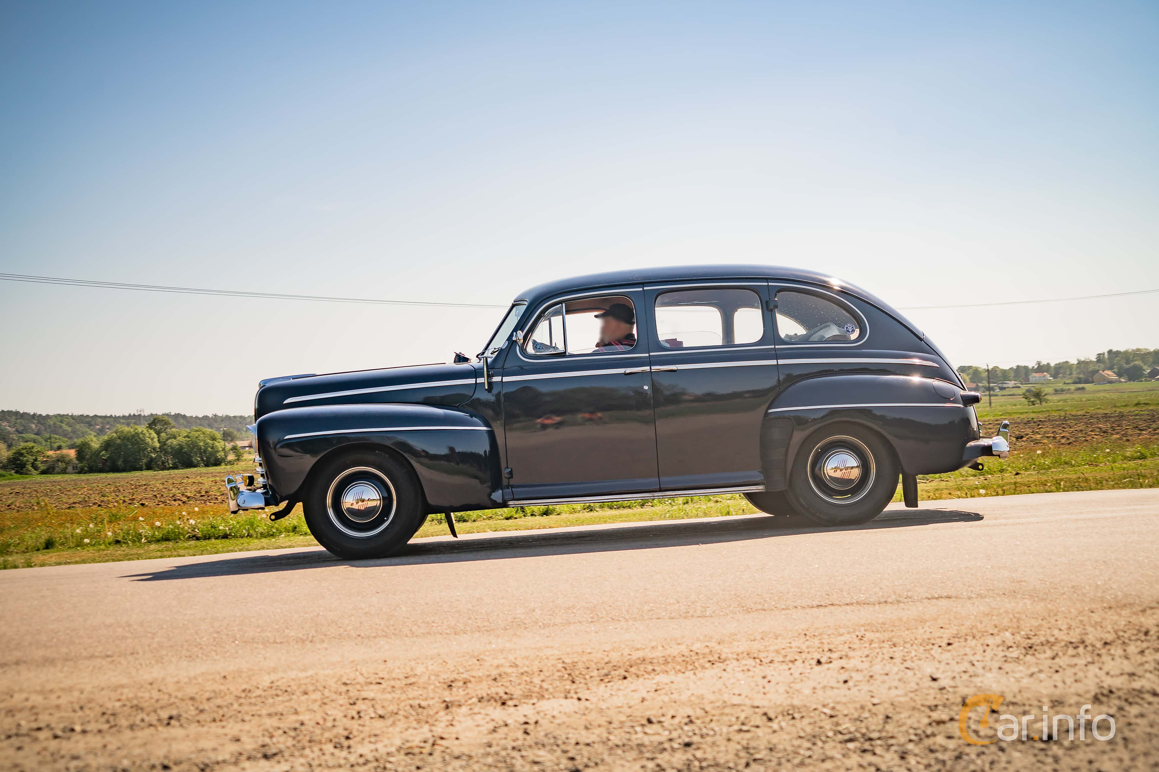 Ford Deluxe Fordor Sedan 3.9 V8 Manual, 102hp, 1946