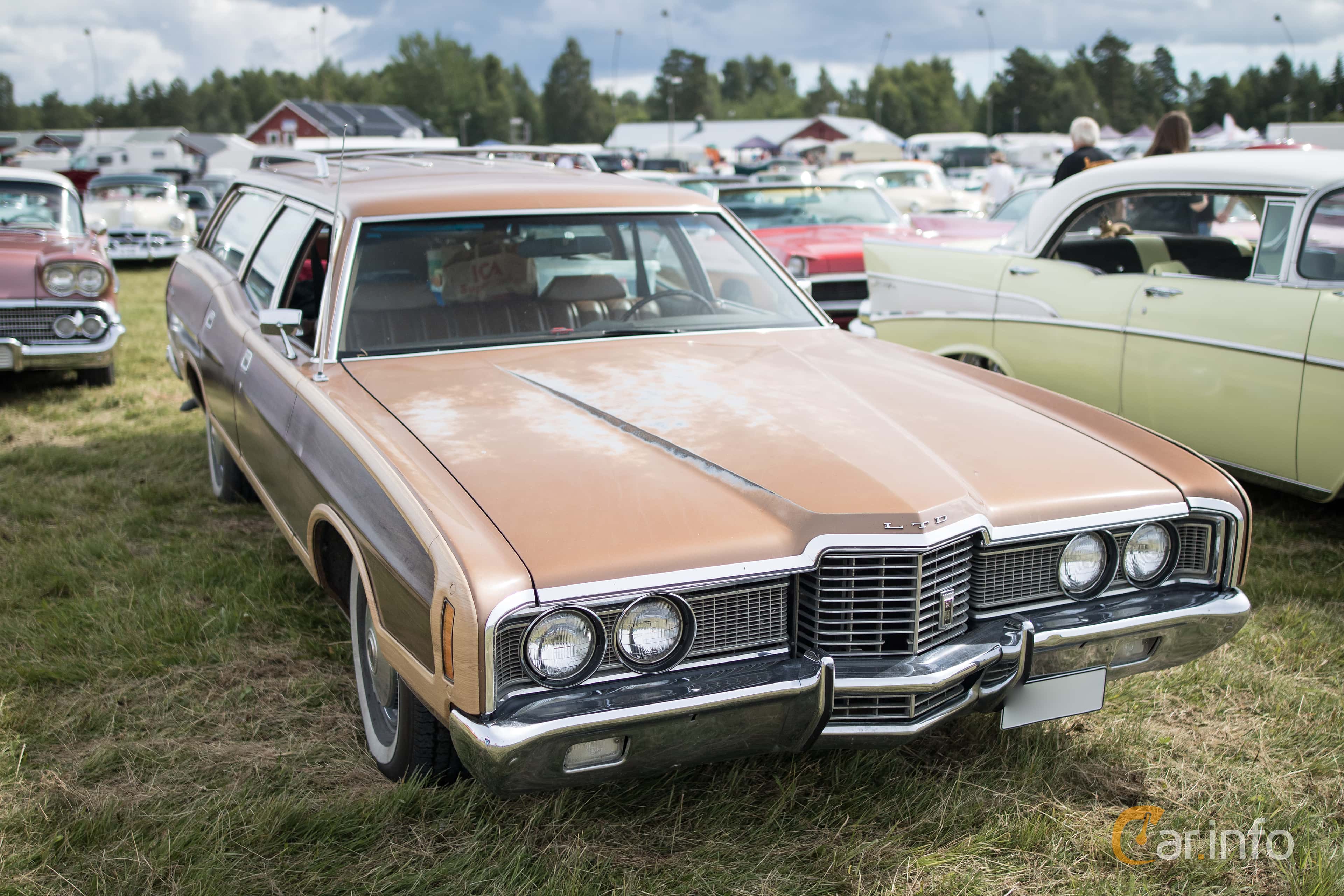 Ford LTD Country Squire 7.0 V8 Automatic, 324hp, 1971