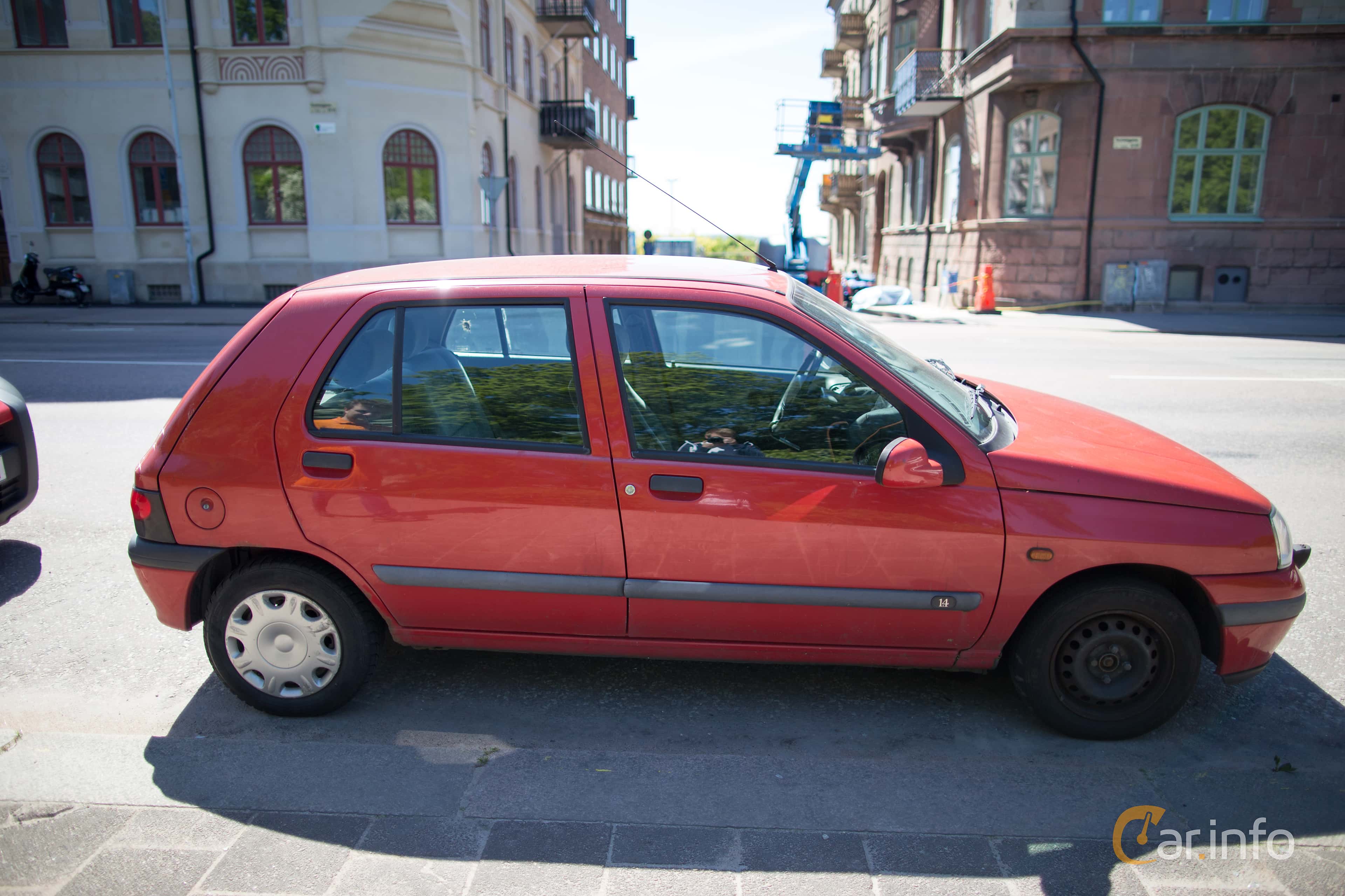 Renault Clio 5-door Hatchback 1.4 Manual, 75hp, 1997
