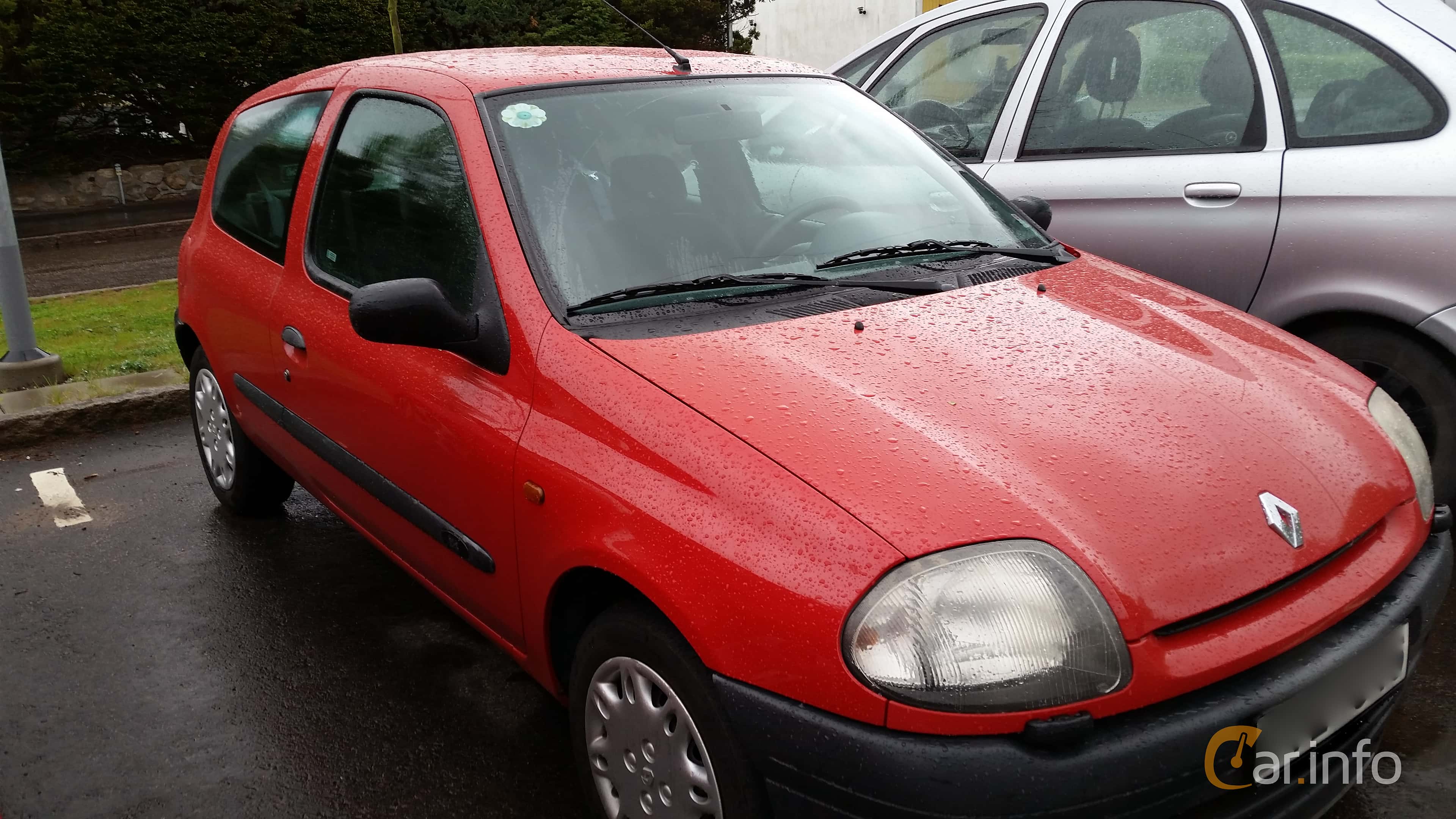 Renault Clio 3-door Hatchback 1.4 75hp, 1999