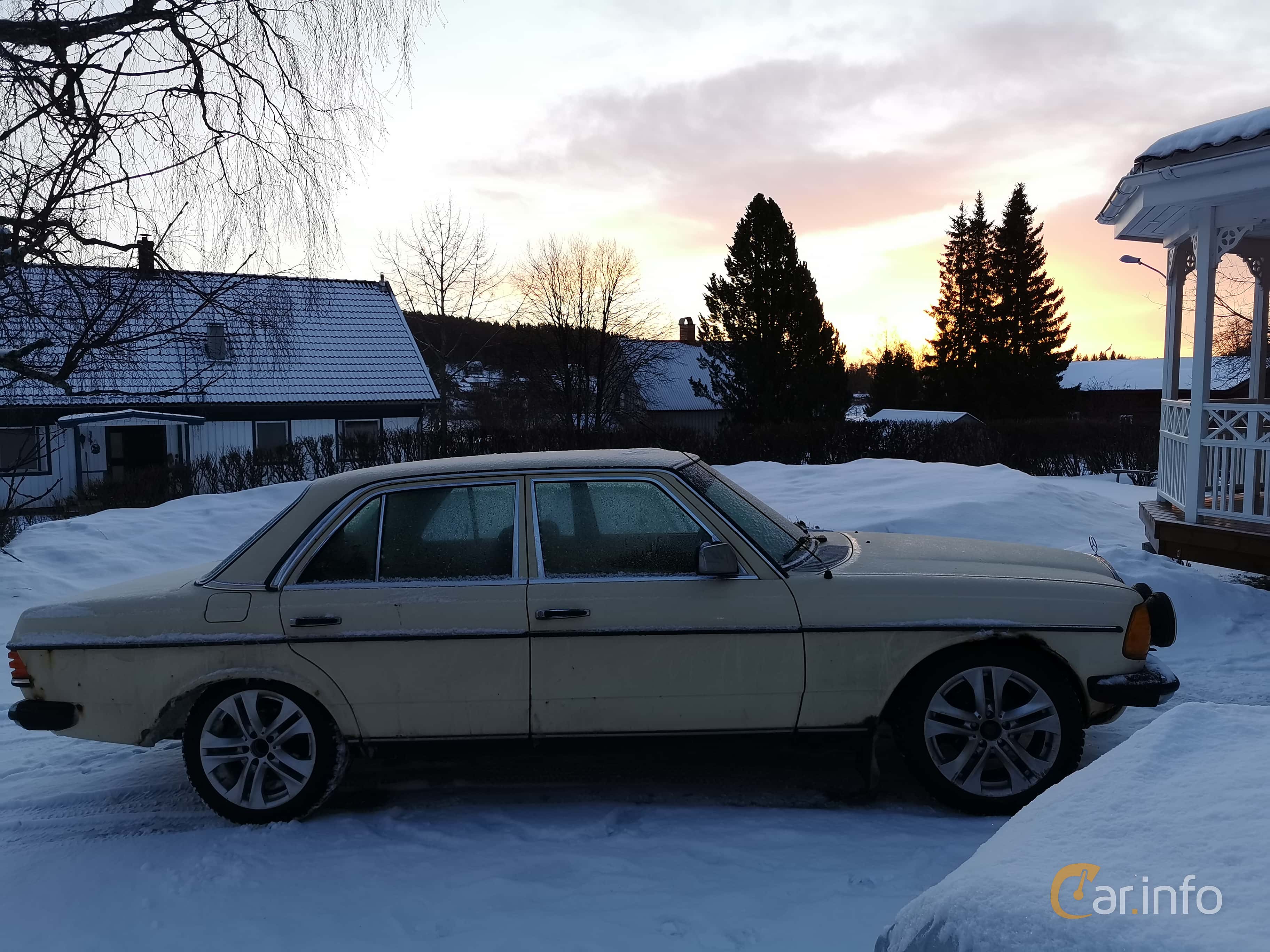 Mercedes-Benz 220 D  Manual, 60hp, 1977