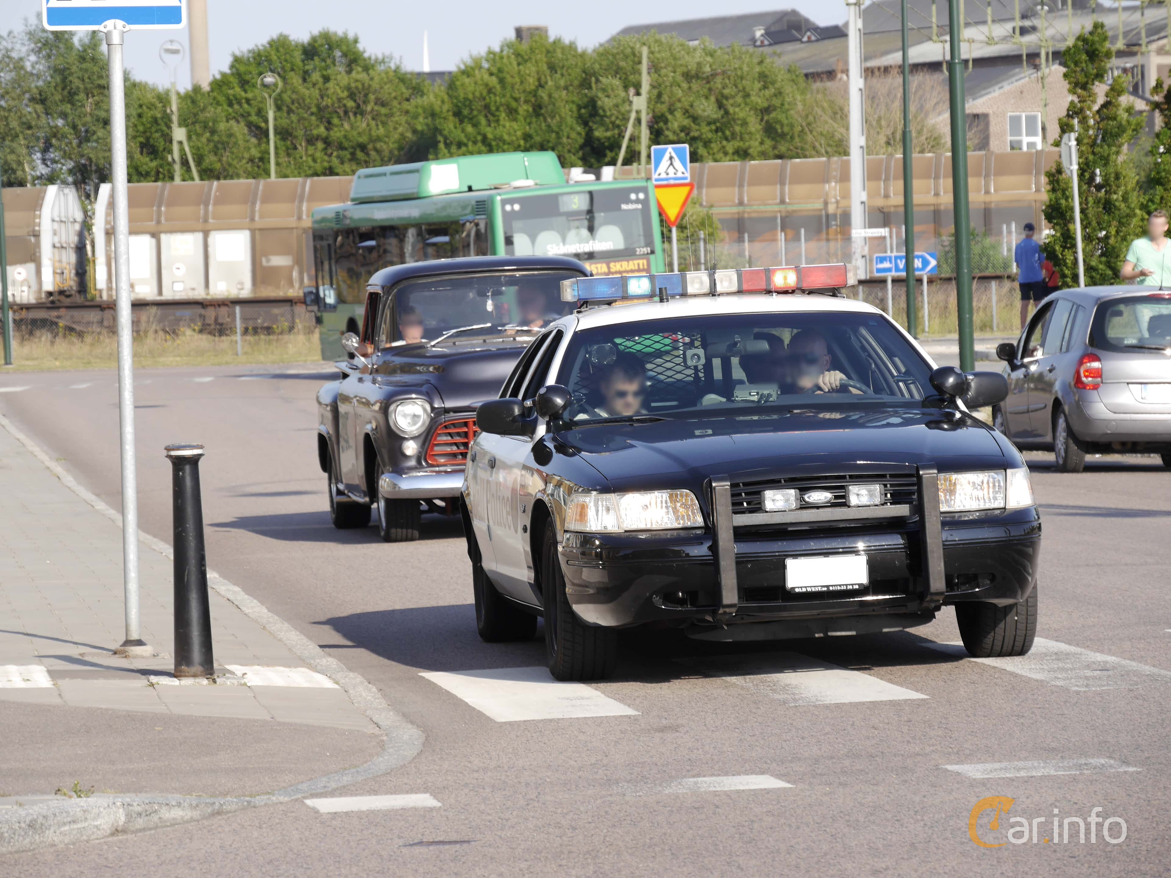 Ford Crown Victoria 4.6 V8 SEFI Automatic, 218hp, 2000