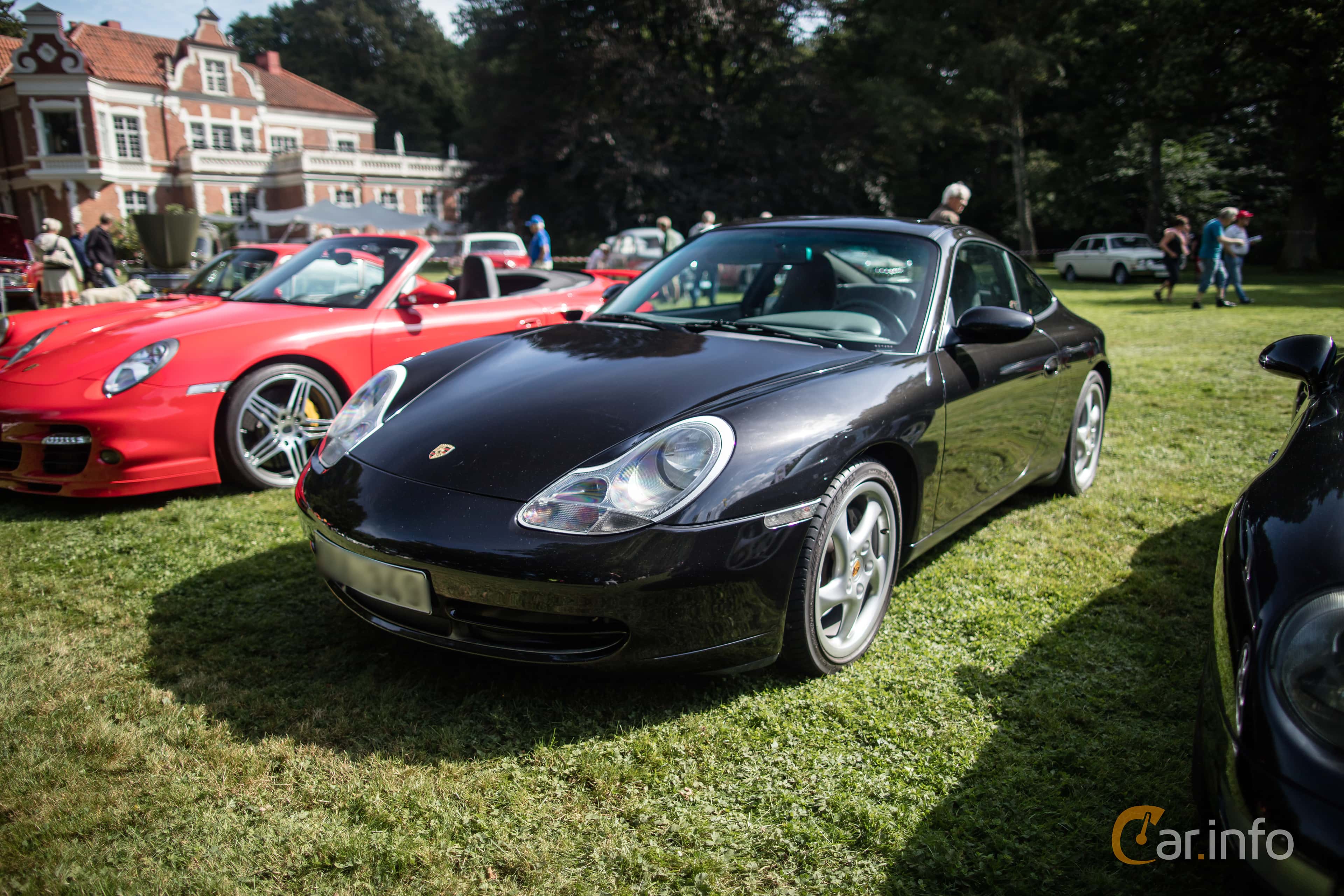 Porsche 911 Carrera 4  300hp, 2001