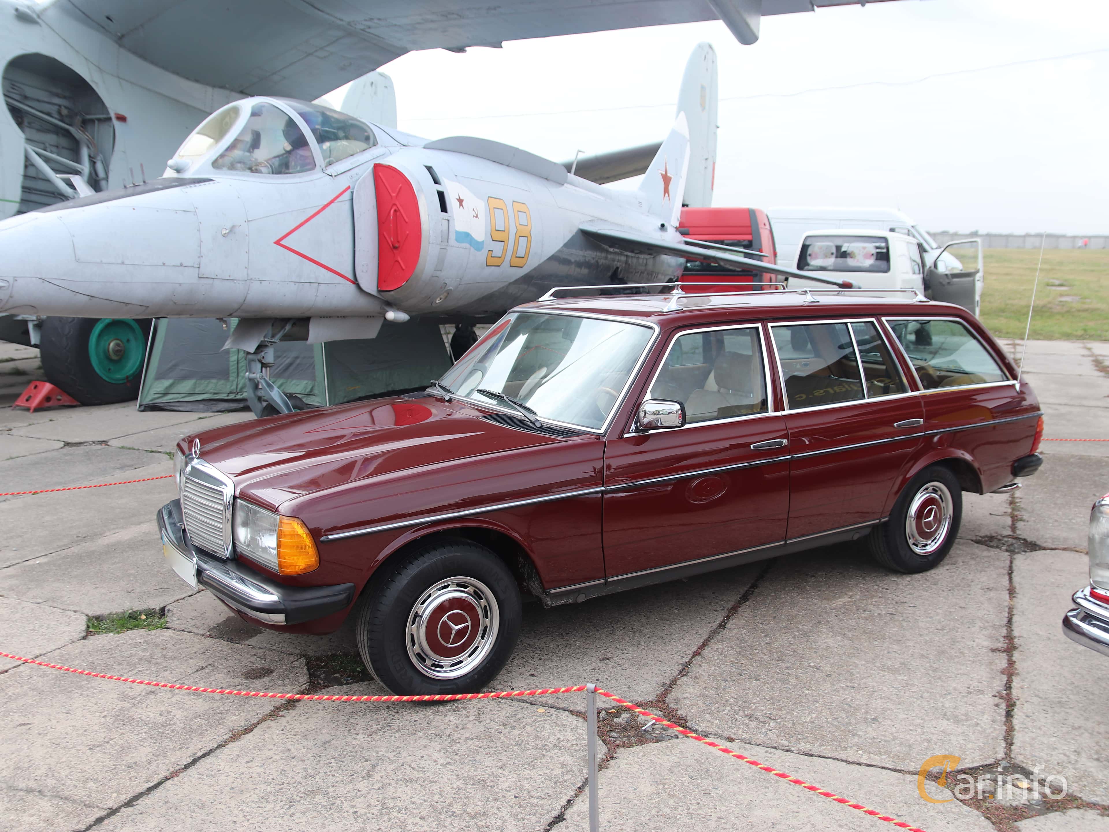 Mercedes-Benz 200 T  109hp, 1984