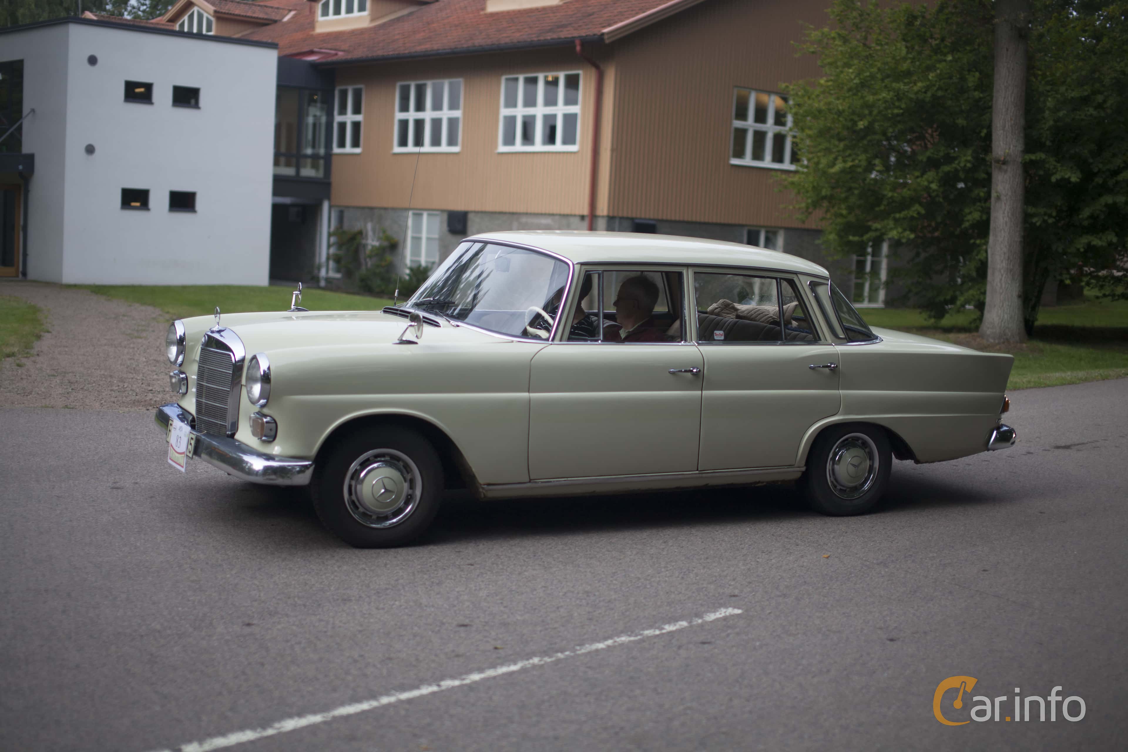 Mercedes-Benz 200  Manual, 95hp, 1968