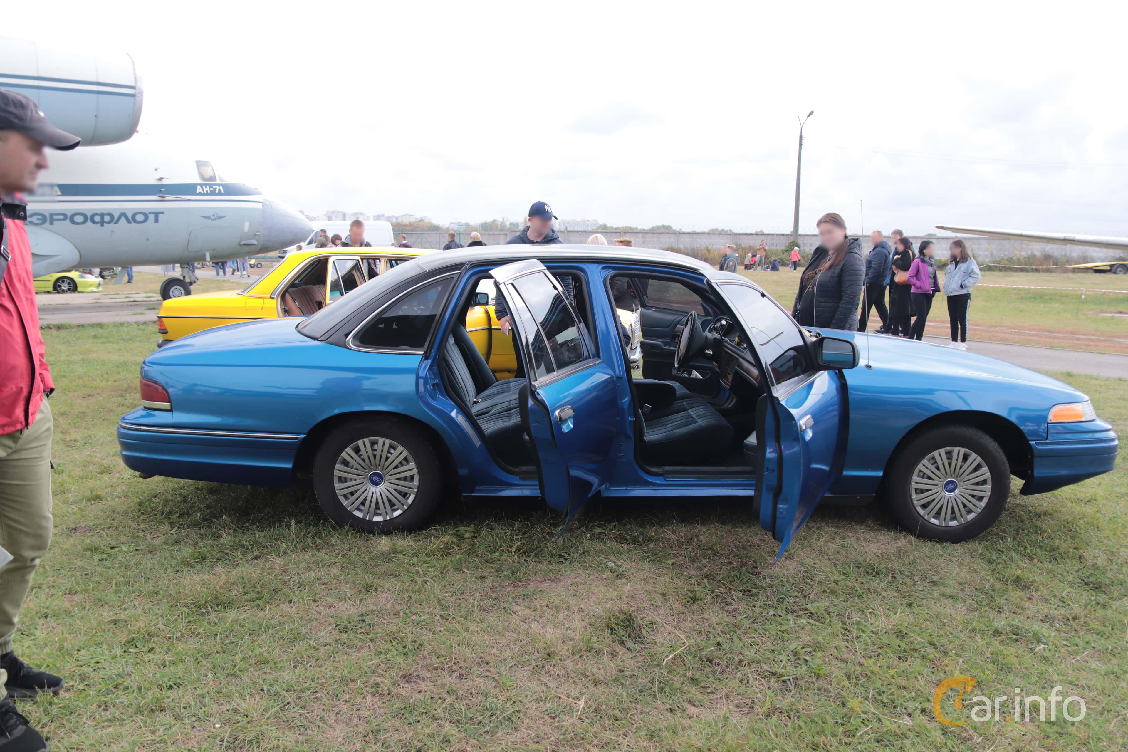 Ford Crown Victoria 4.6 Automatic, 213hp, 1996
