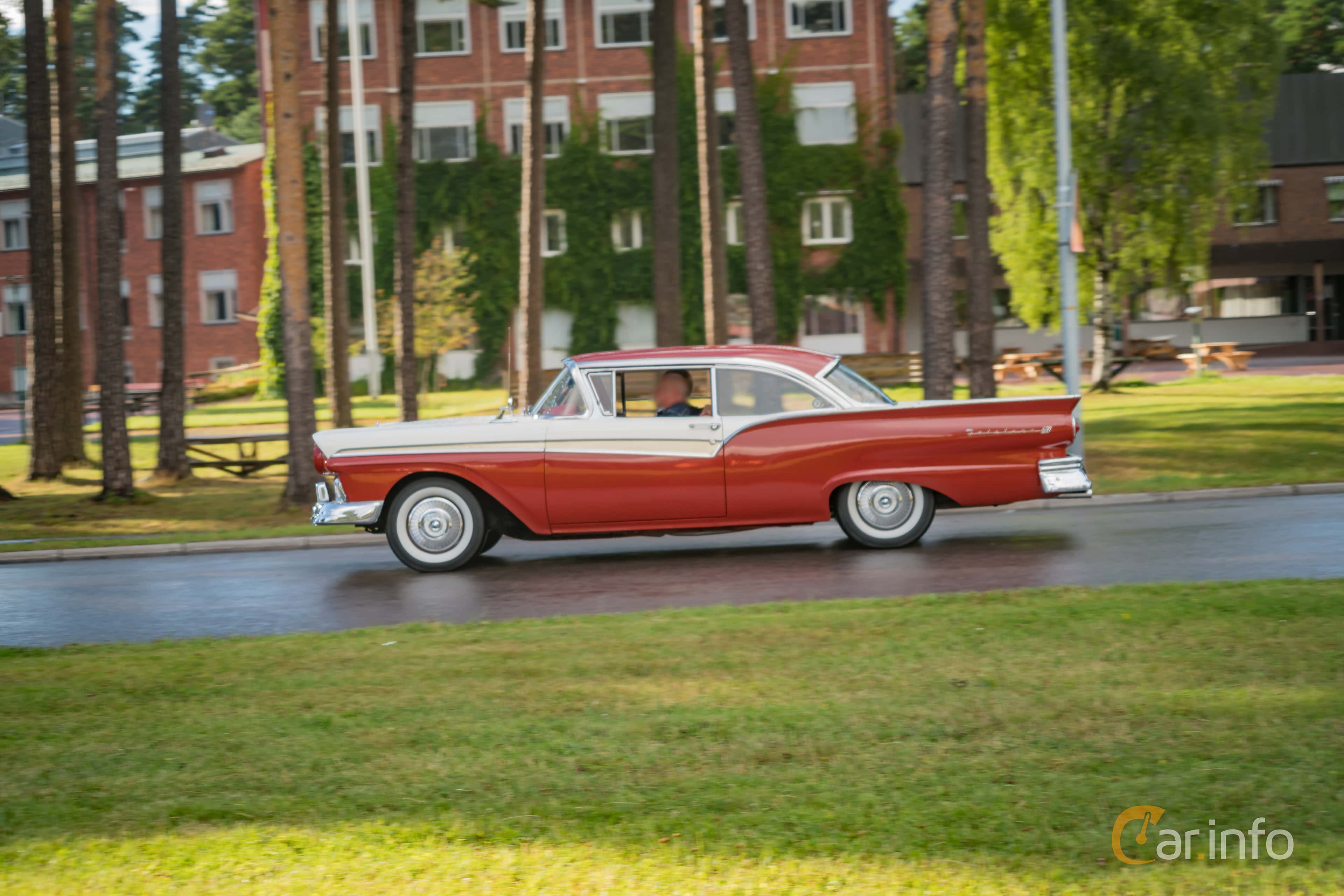 Ford Fairlane 500 Club Victoria 5.1 V8 Automatic, 249hp, 1957