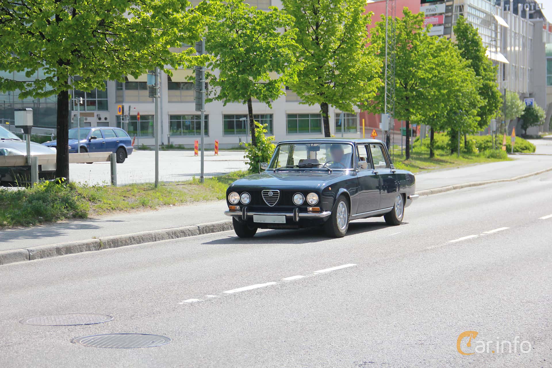 Alfa Romeo 2000 Berlina 1.8 Manual, 132hp, 1975